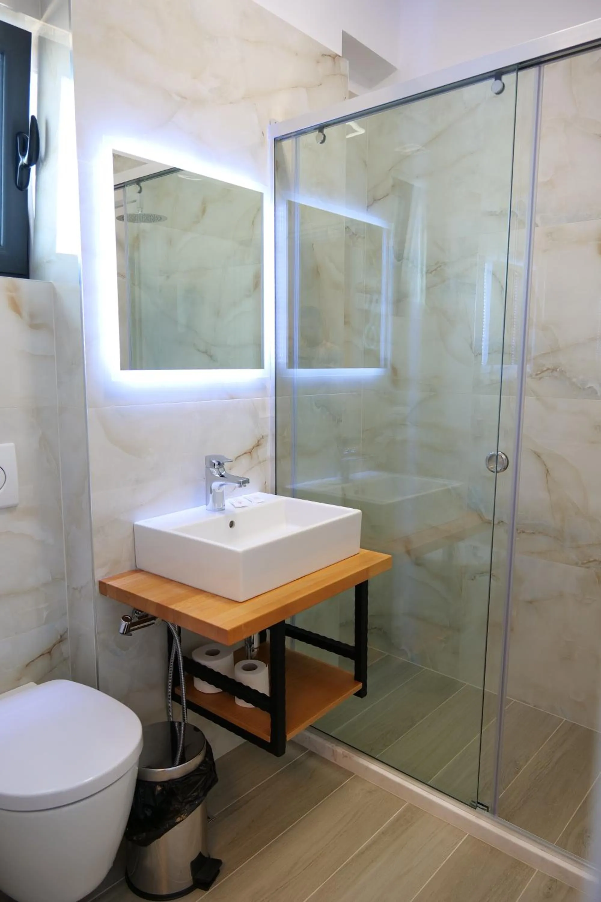 Shower in Hilltop Heaven Hotel