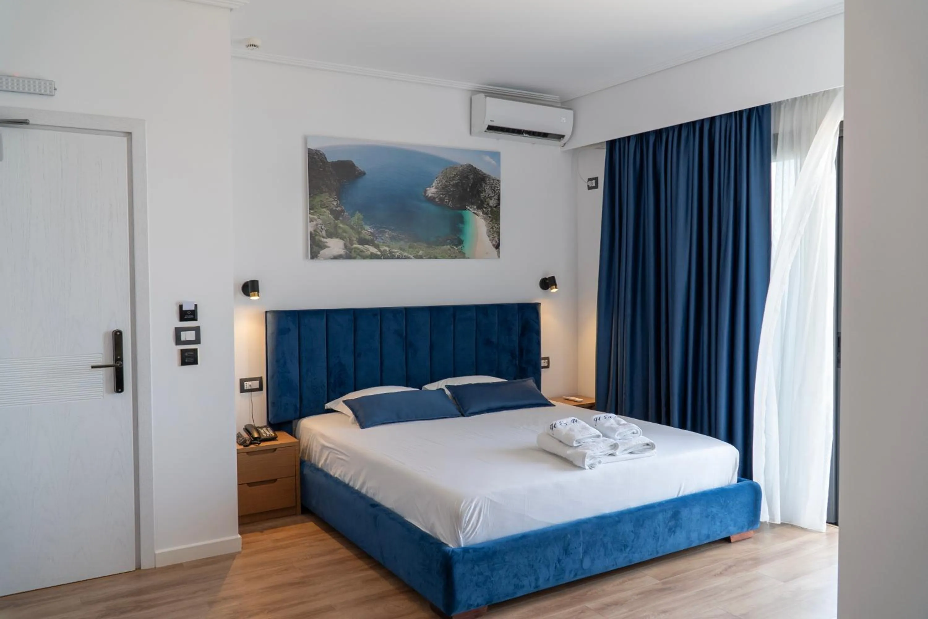 Bed in Hilltop Heaven Hotel