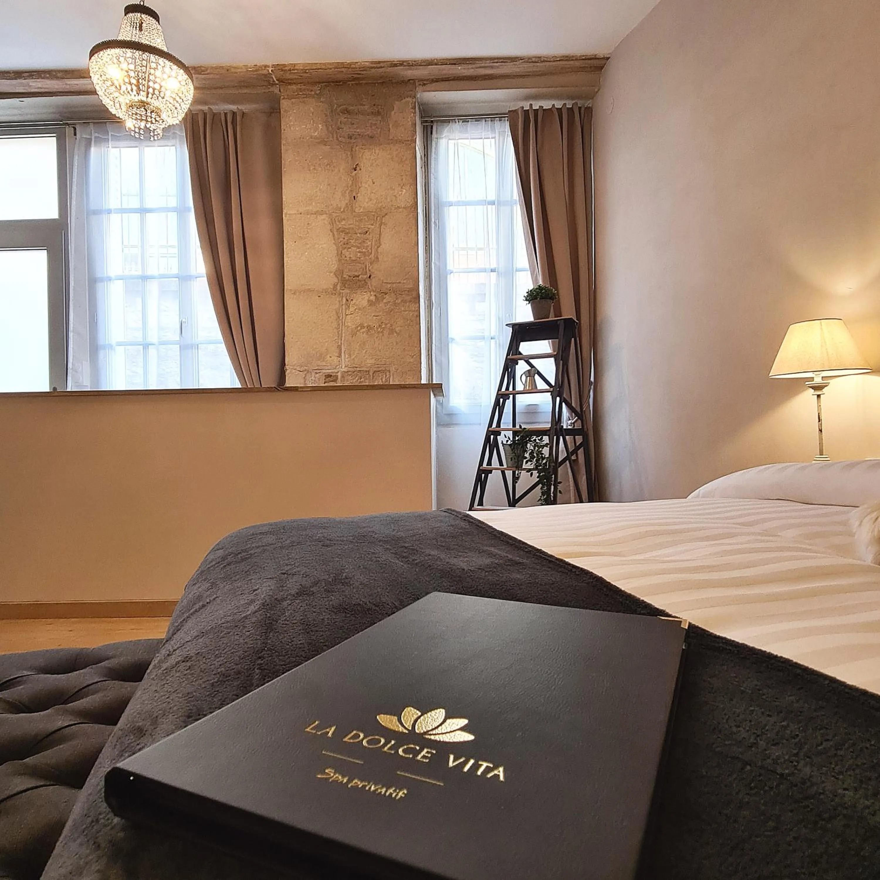 Bed in La Dolce Vita Spa privatif