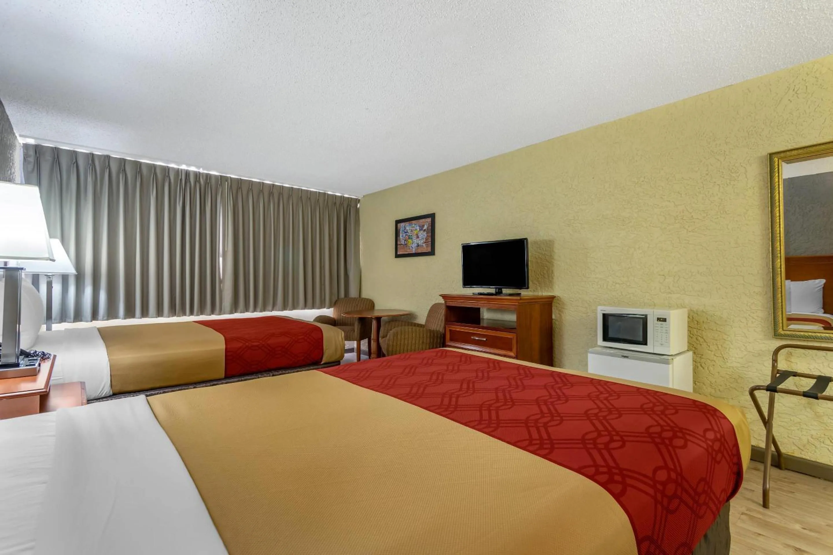 Bedroom, Bed in Econo Lodge Broken Arrow-Tulsa