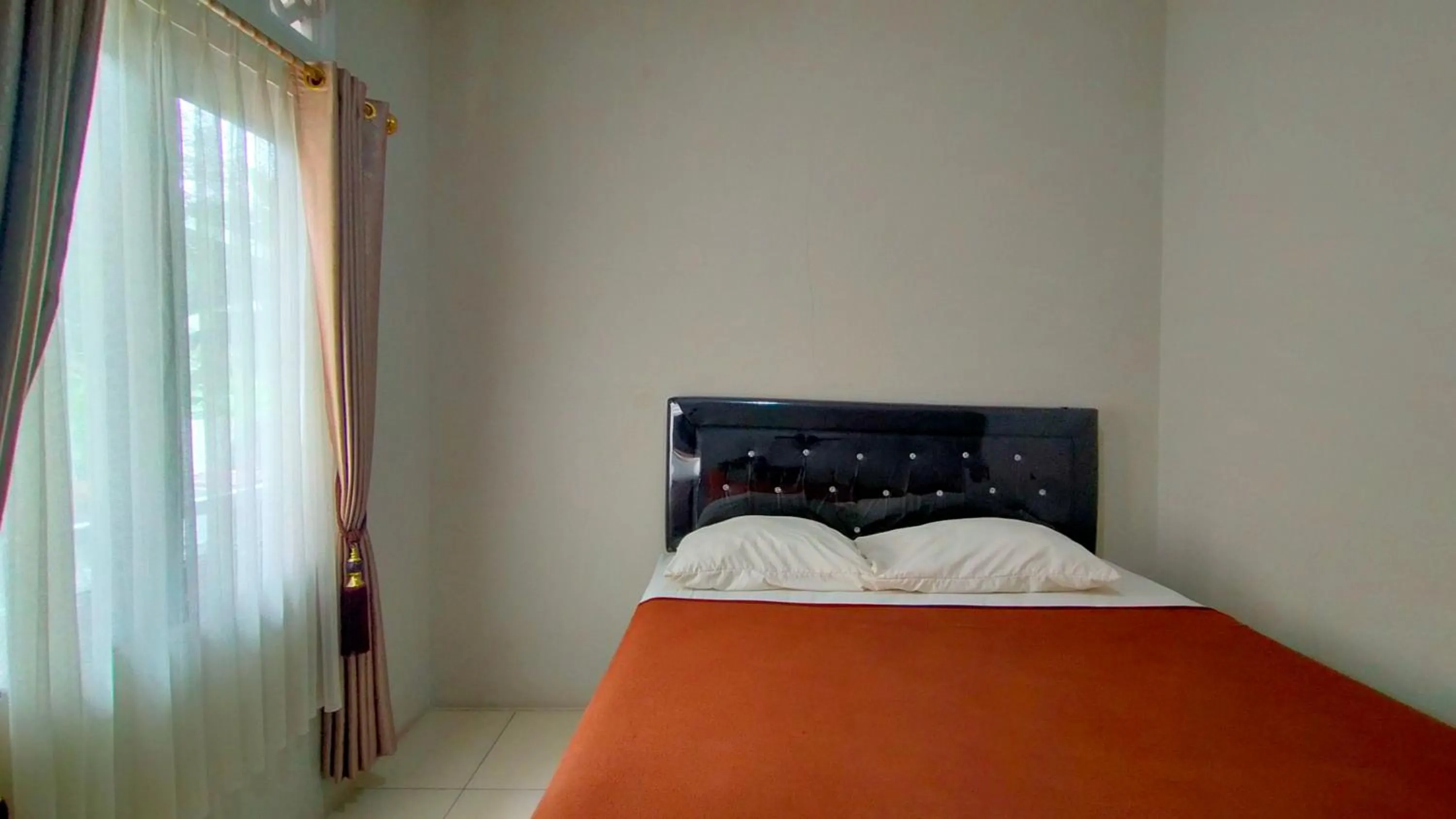 Staff, Bed in Aqsa Guest House Ciamis Syariah