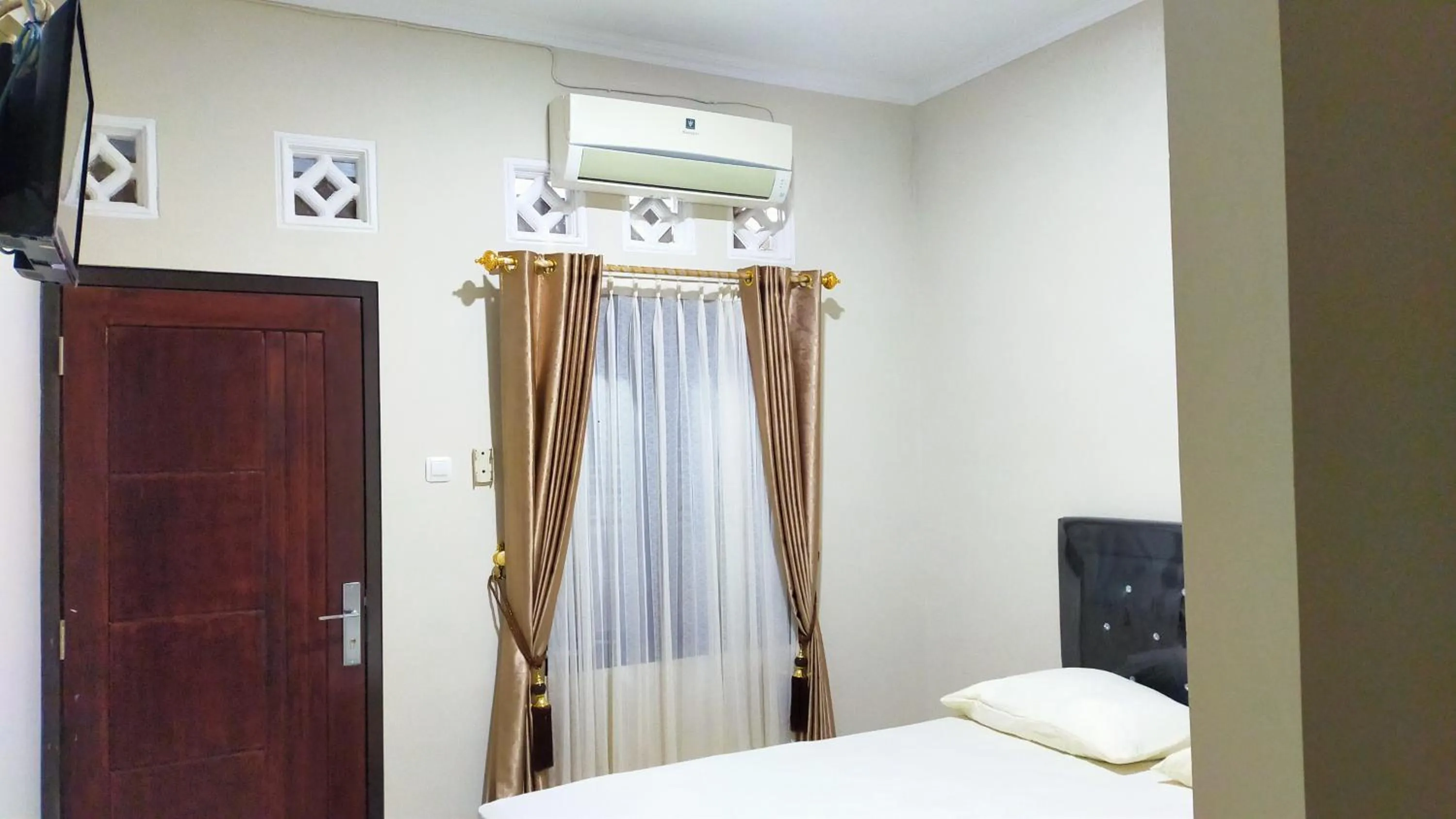 Bedroom, Bed in Aqsa Guest House Ciamis Syariah