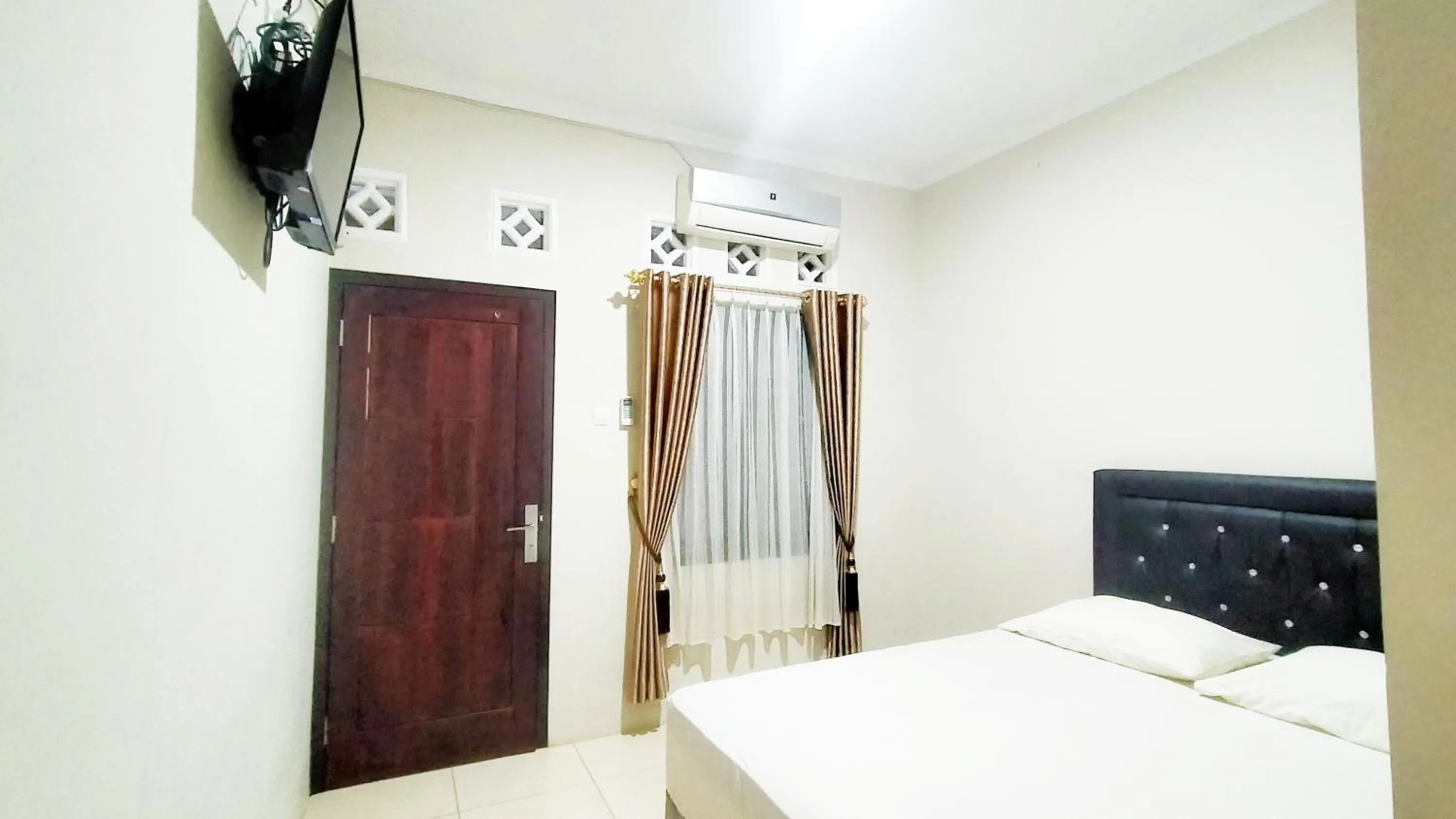 Staff, Bed in Aqsa Guest House Ciamis Syariah