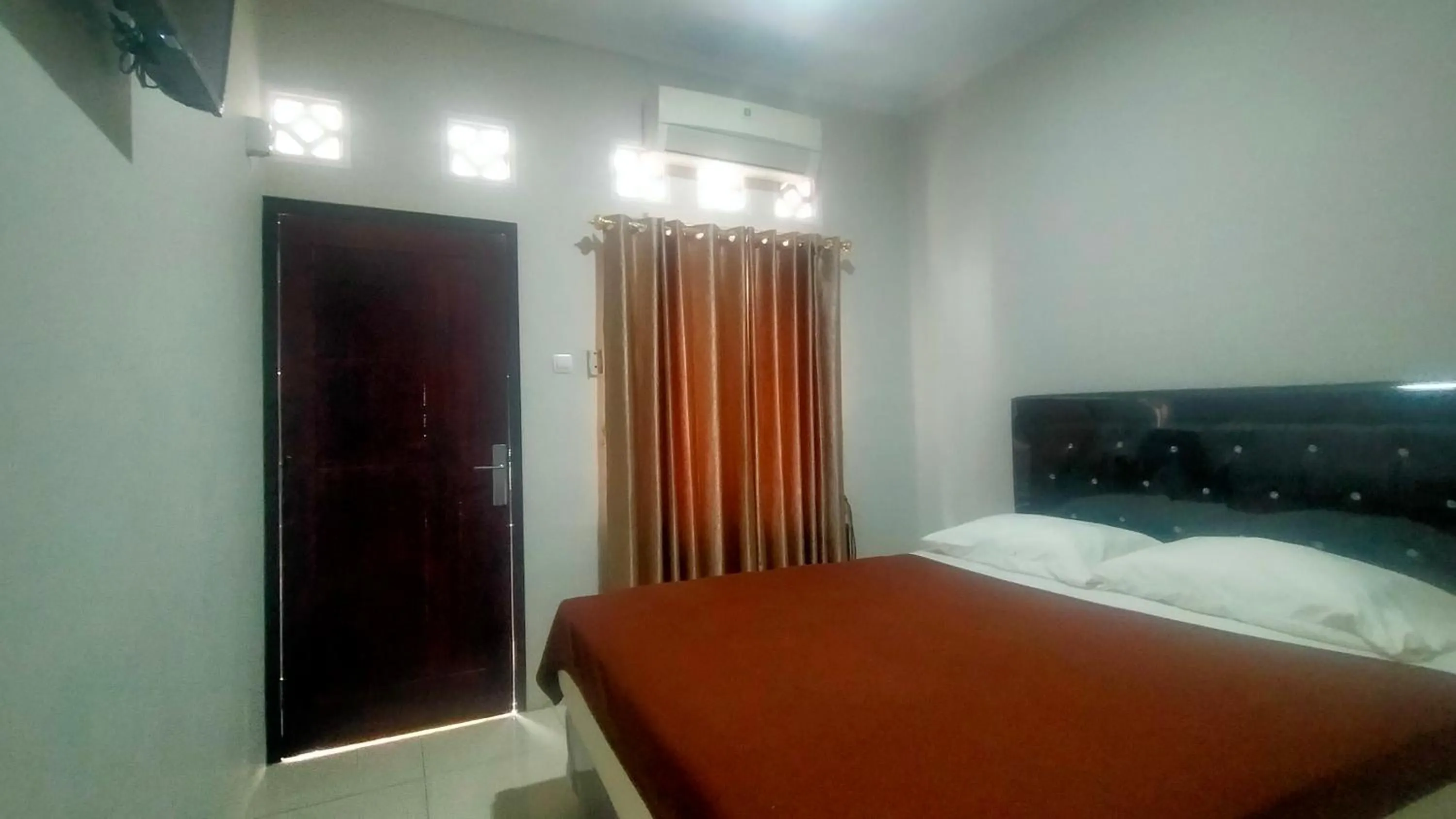 Staff, Bed in Aqsa Guest House Ciamis Syariah