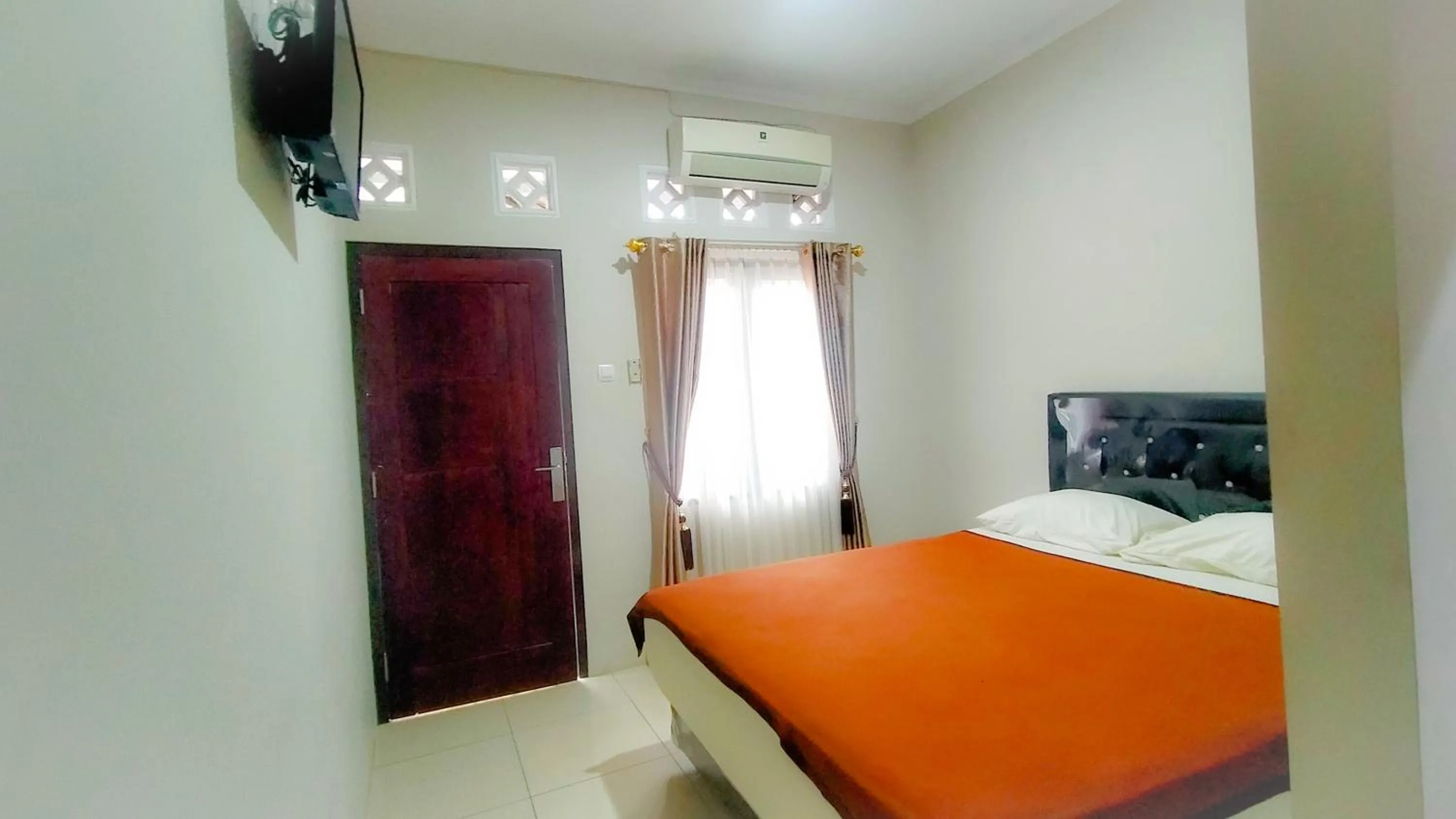 Staff, Bed in Aqsa Guest House Ciamis Syariah