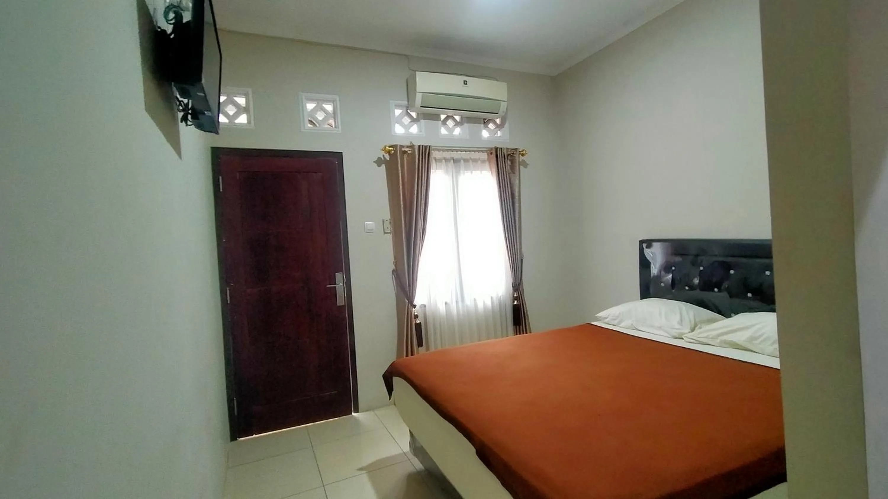 Staff, Bed in Aqsa Guest House Ciamis Syariah