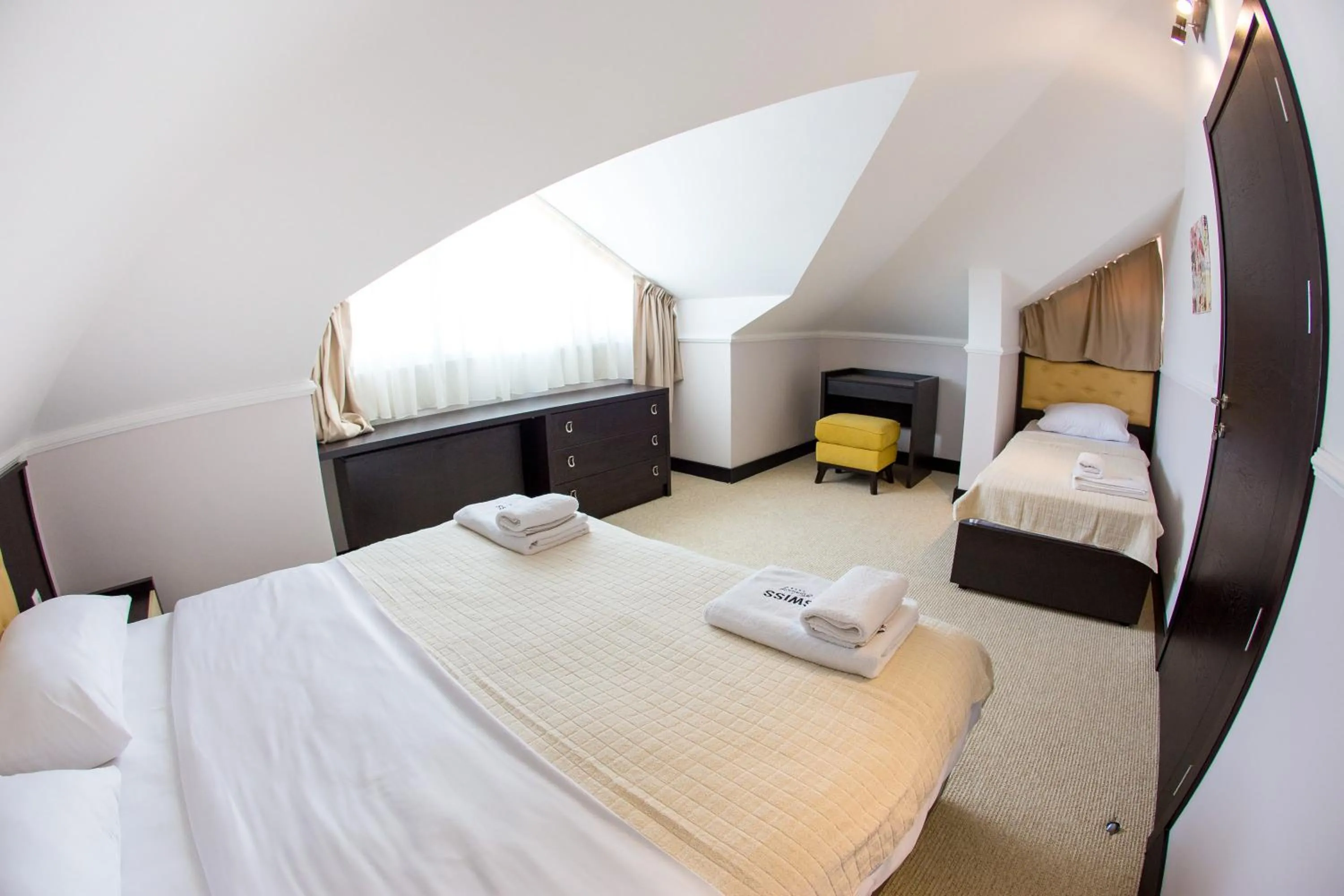 Photo of the whole room in Swiss Holiday