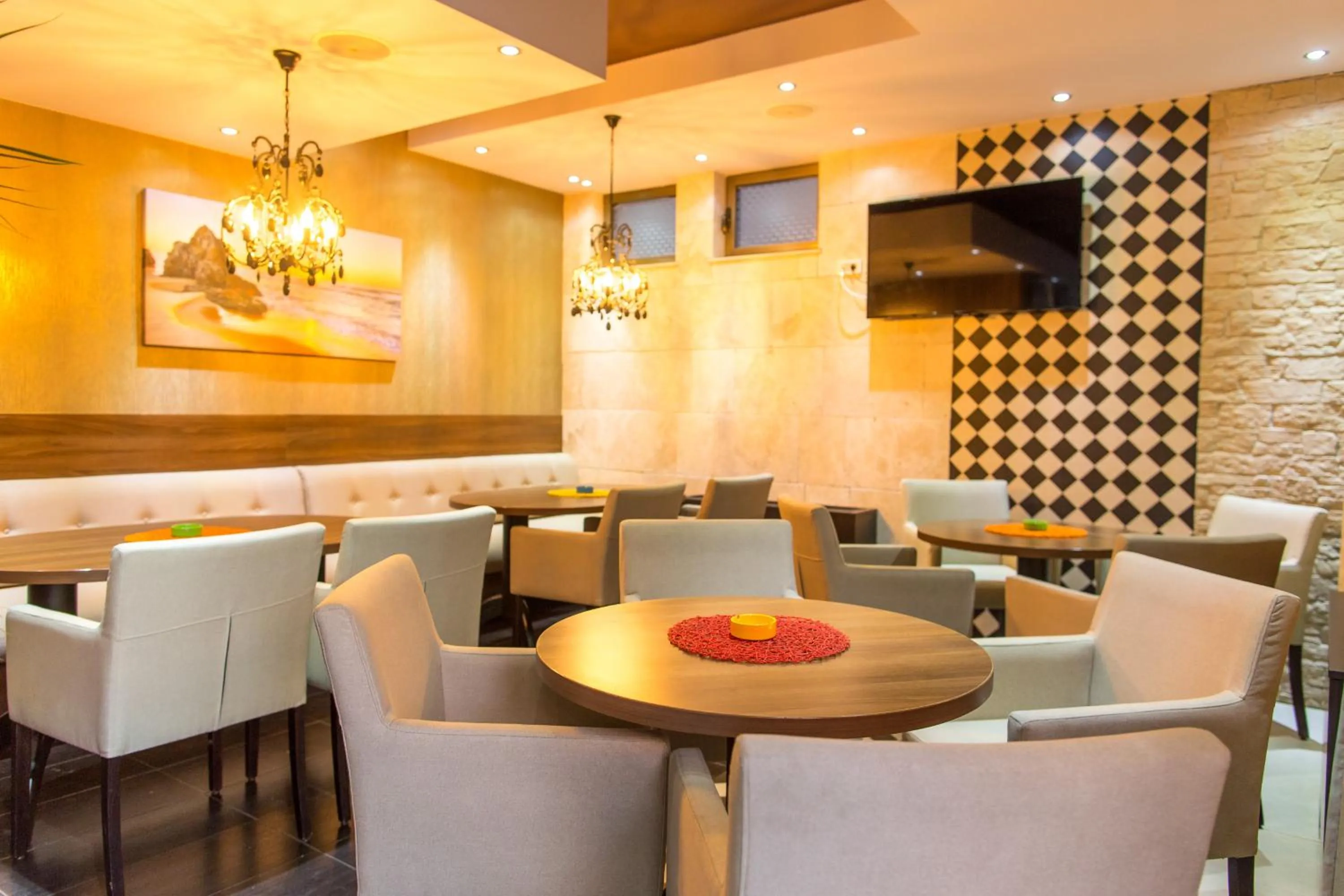 Restaurant/places to eat in Swiss Holiday