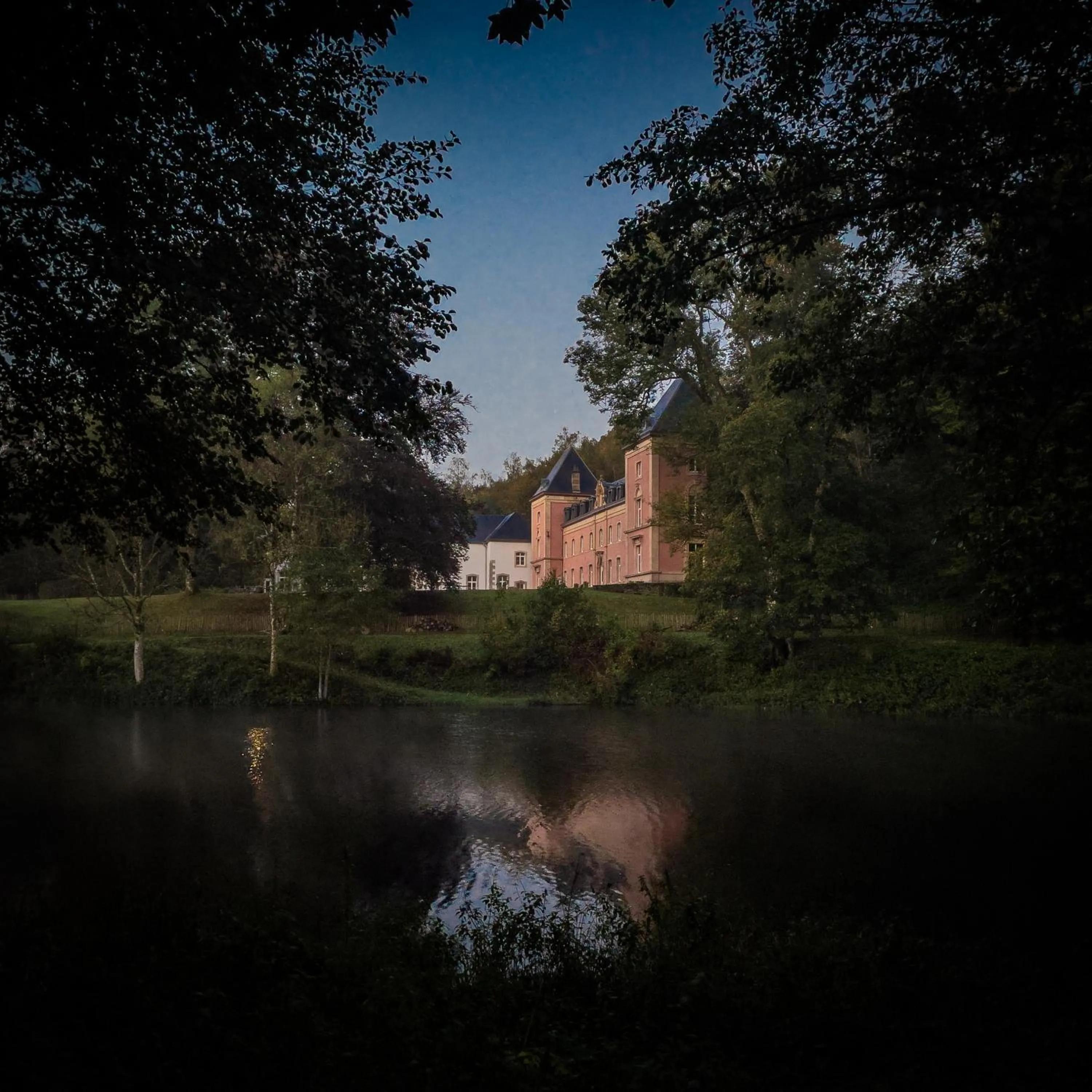 Property building in Château du Pont d'Oye