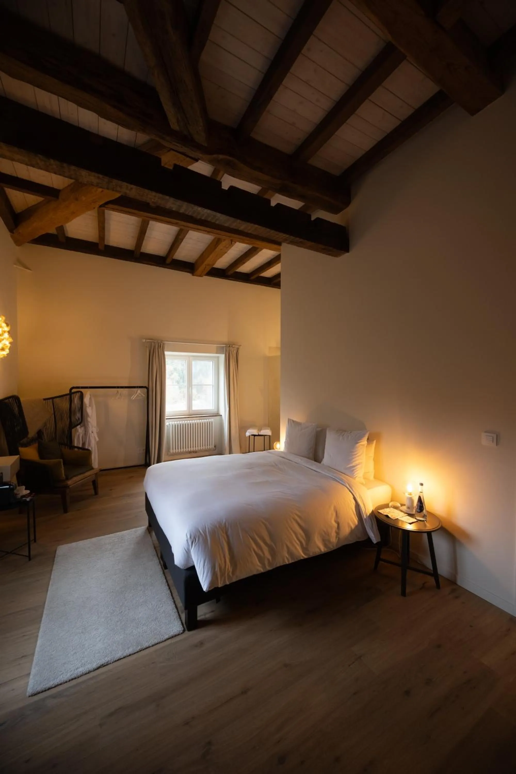 Photo of the whole room, Bed in Château du Pont d'Oye