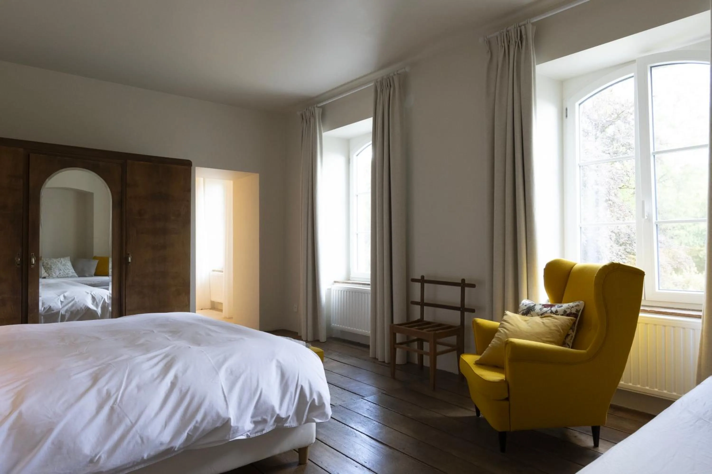 Photo of the whole room, Bed in Château du Pont d'Oye