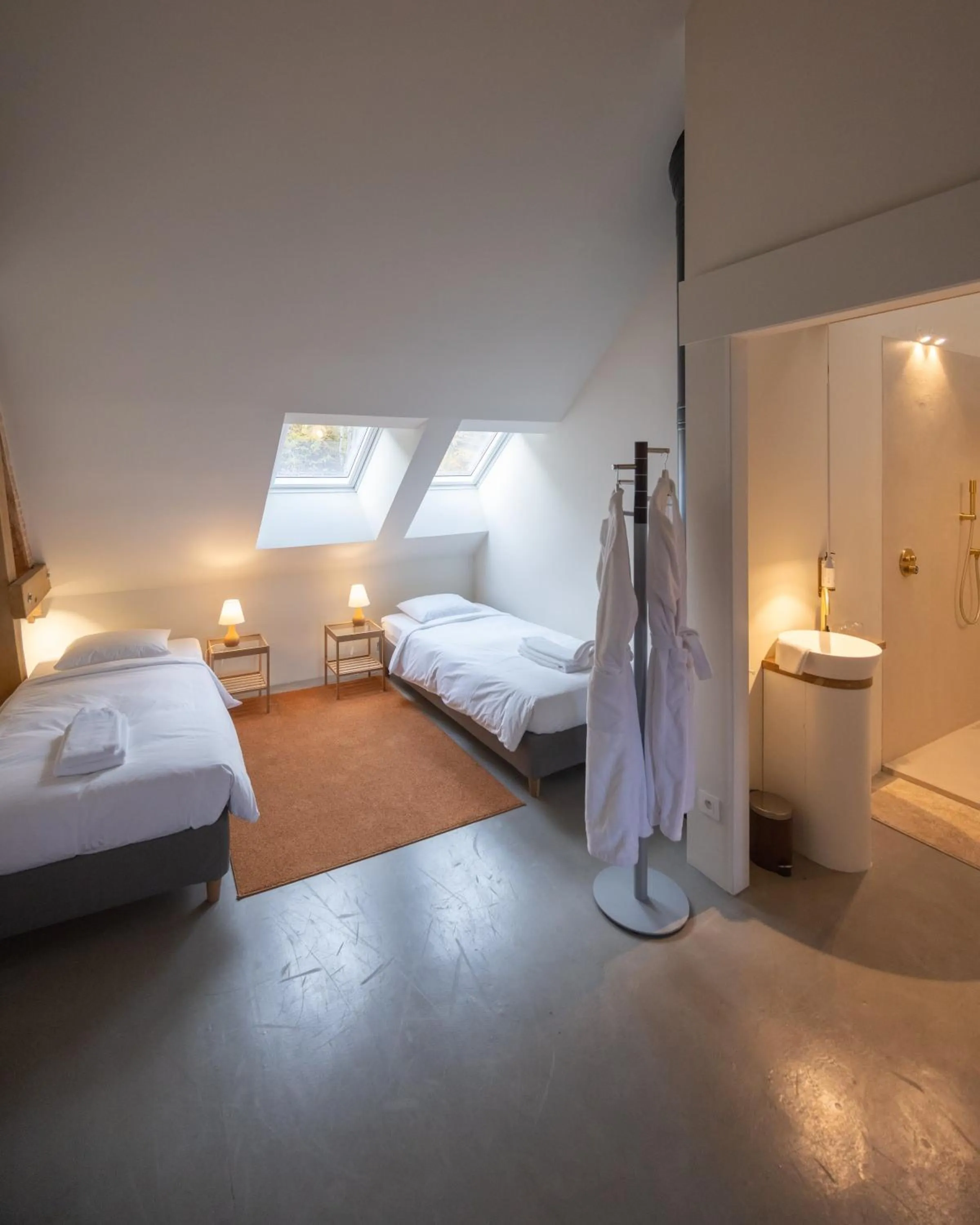 Photo of the whole room, Bed in Château du Pont d'Oye