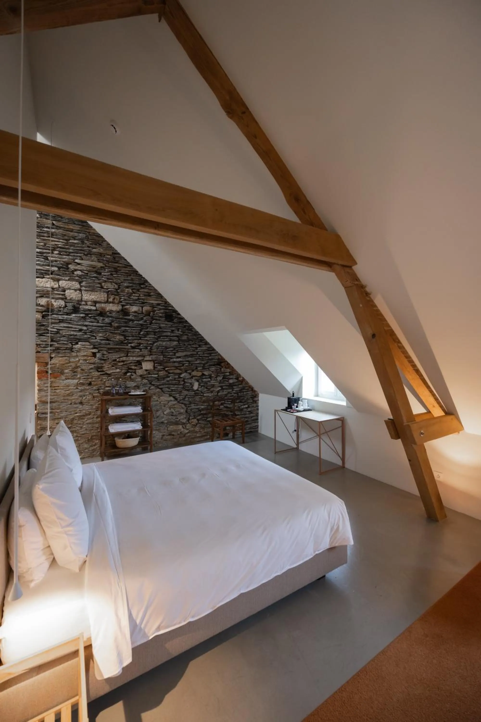 Photo of the whole room, Bed in Château du Pont d'Oye