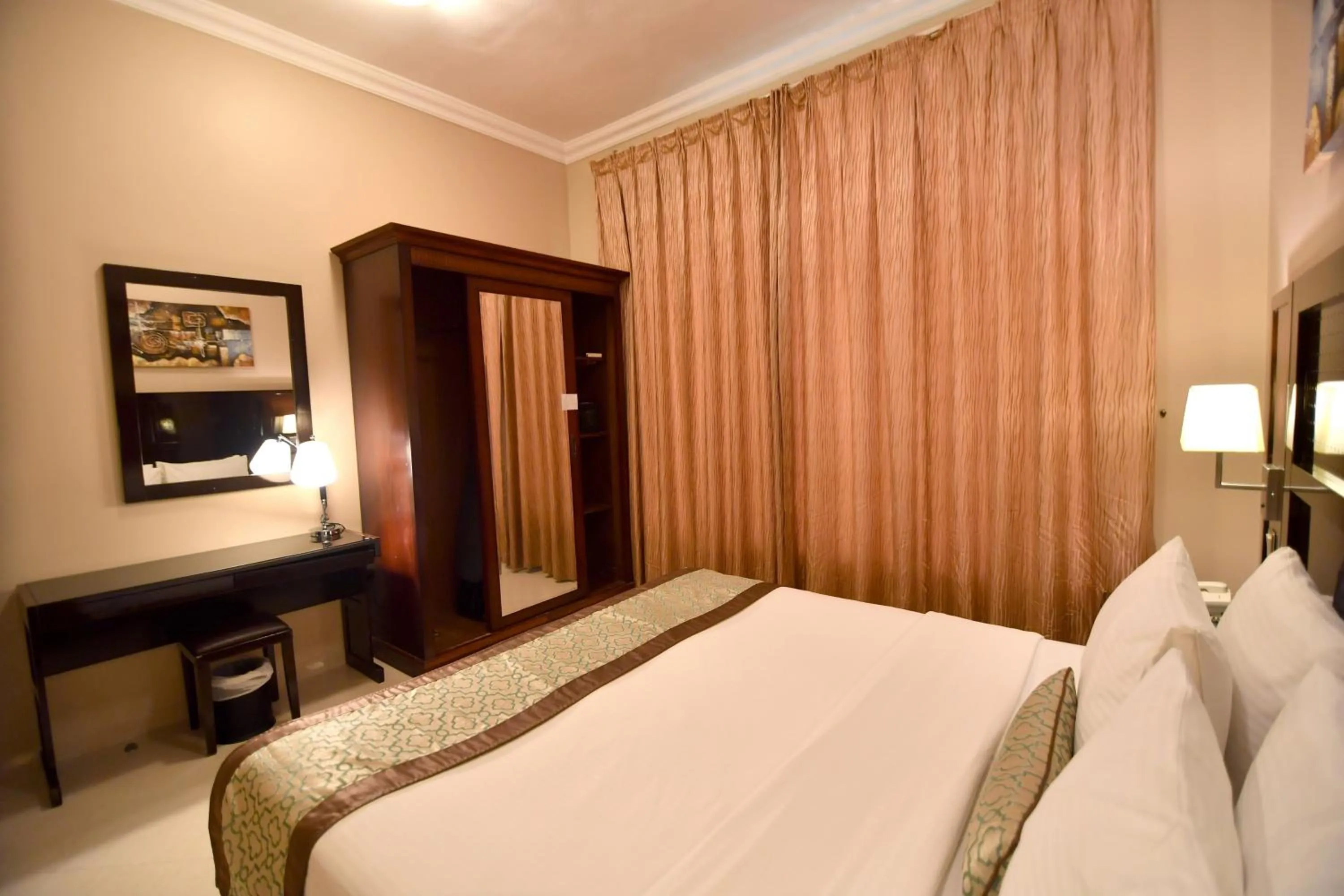 Bedroom, Bed in Emirates Stars Hotel Apartments Sharjah