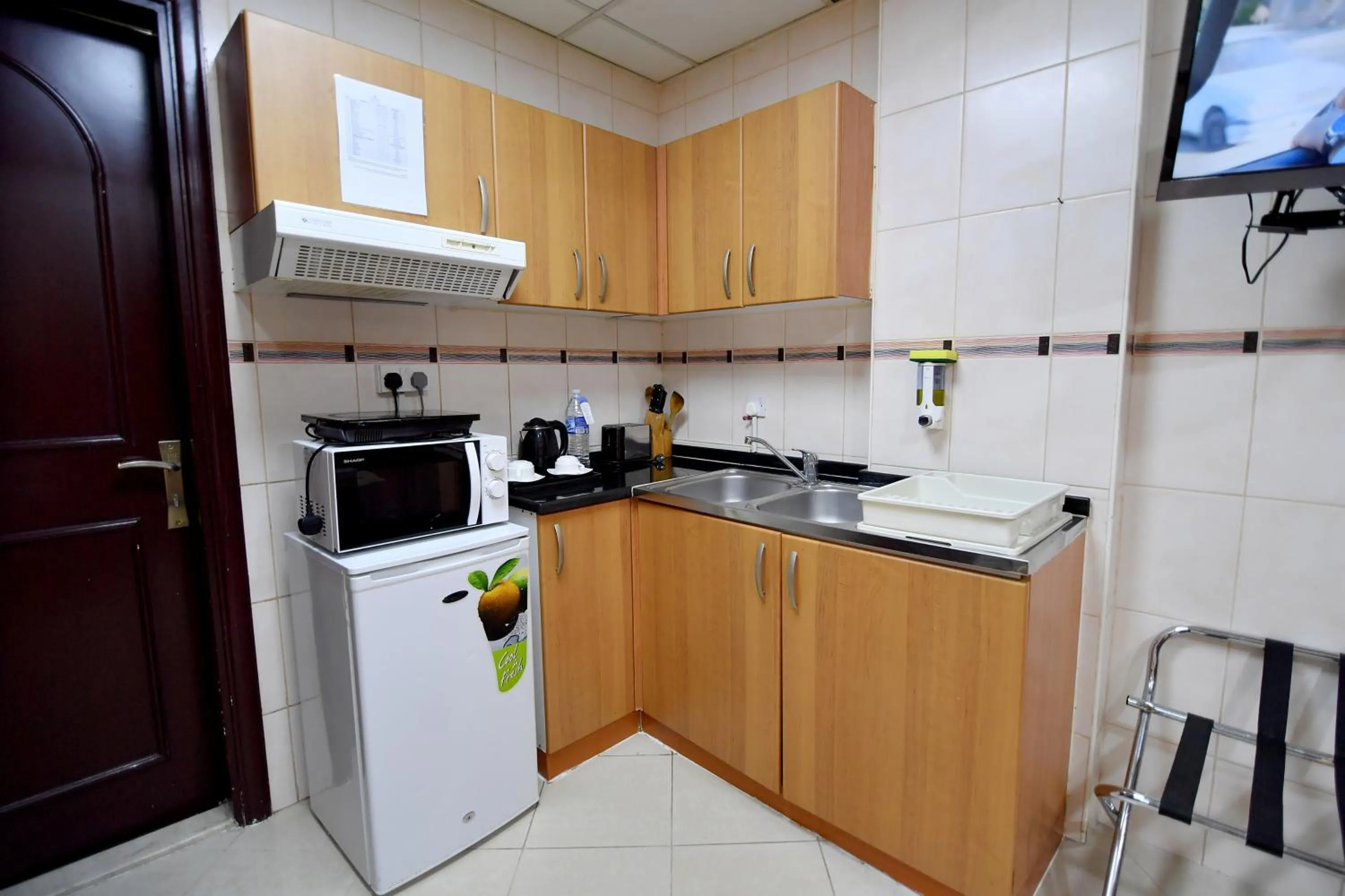 Kitchen or kitchenette in Emirates Stars Hotel Apartments Sharjah
