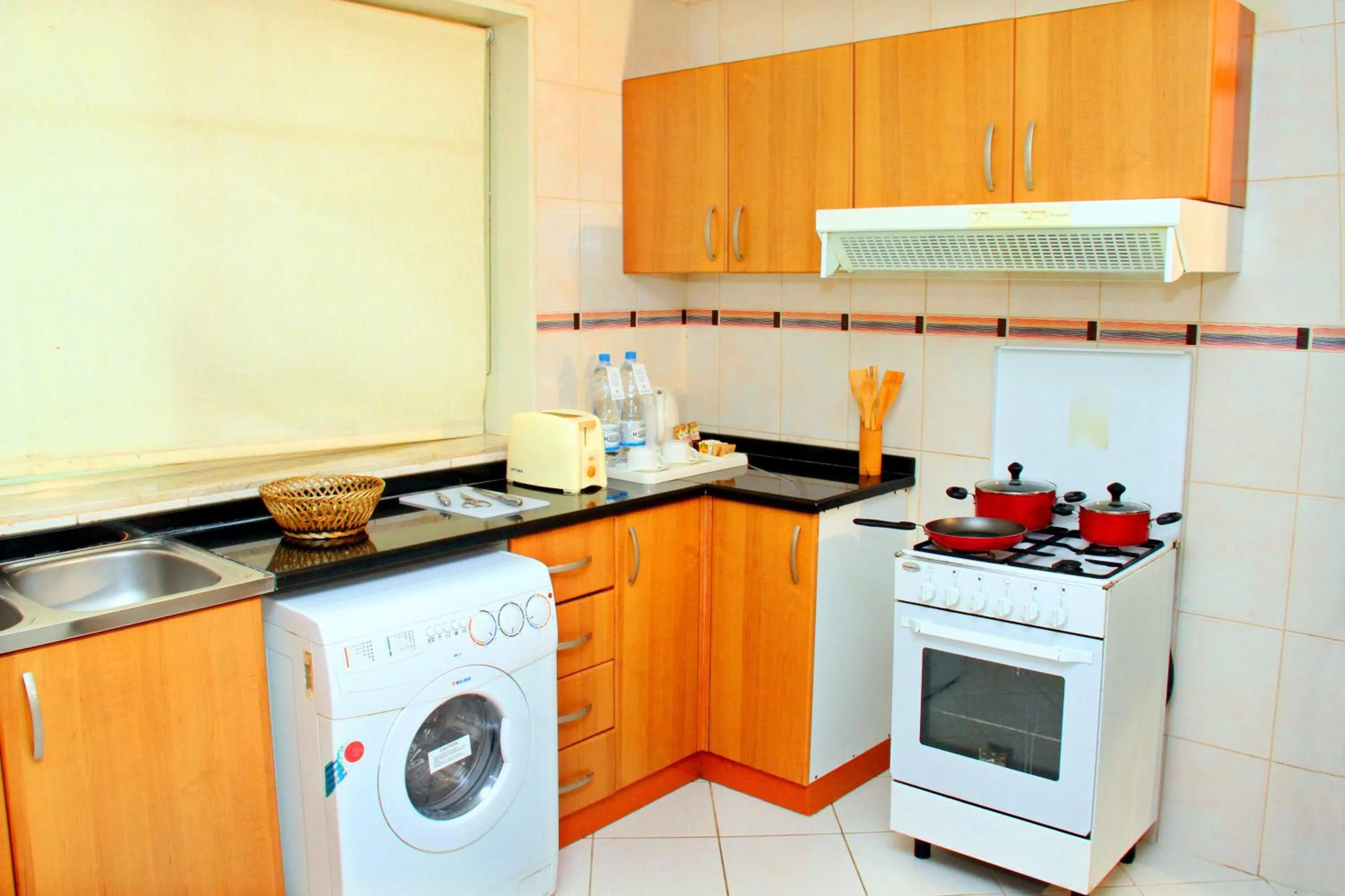 Kitchen or kitchenette in Emirates Stars Hotel Apartments Sharjah