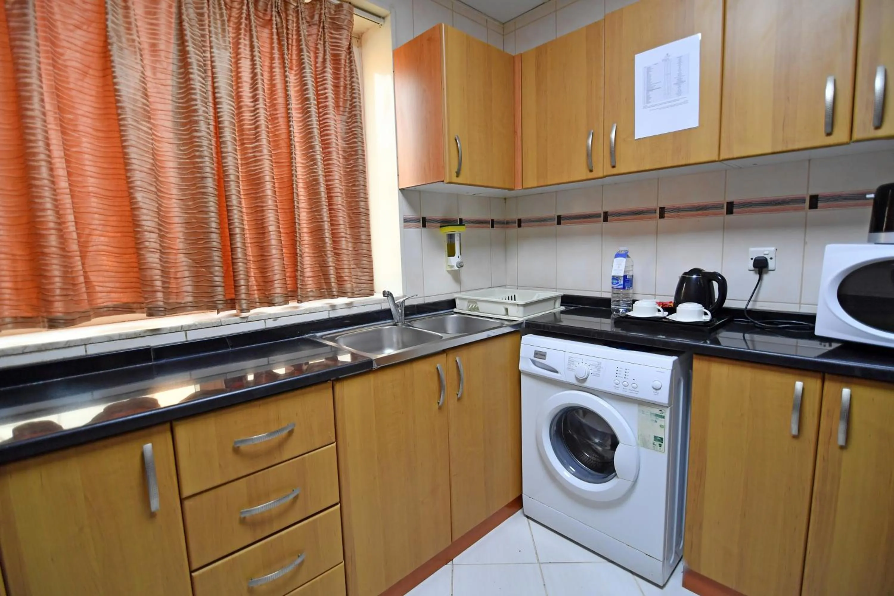 Kitchen or kitchenette in Emirates Stars Hotel Apartments Sharjah