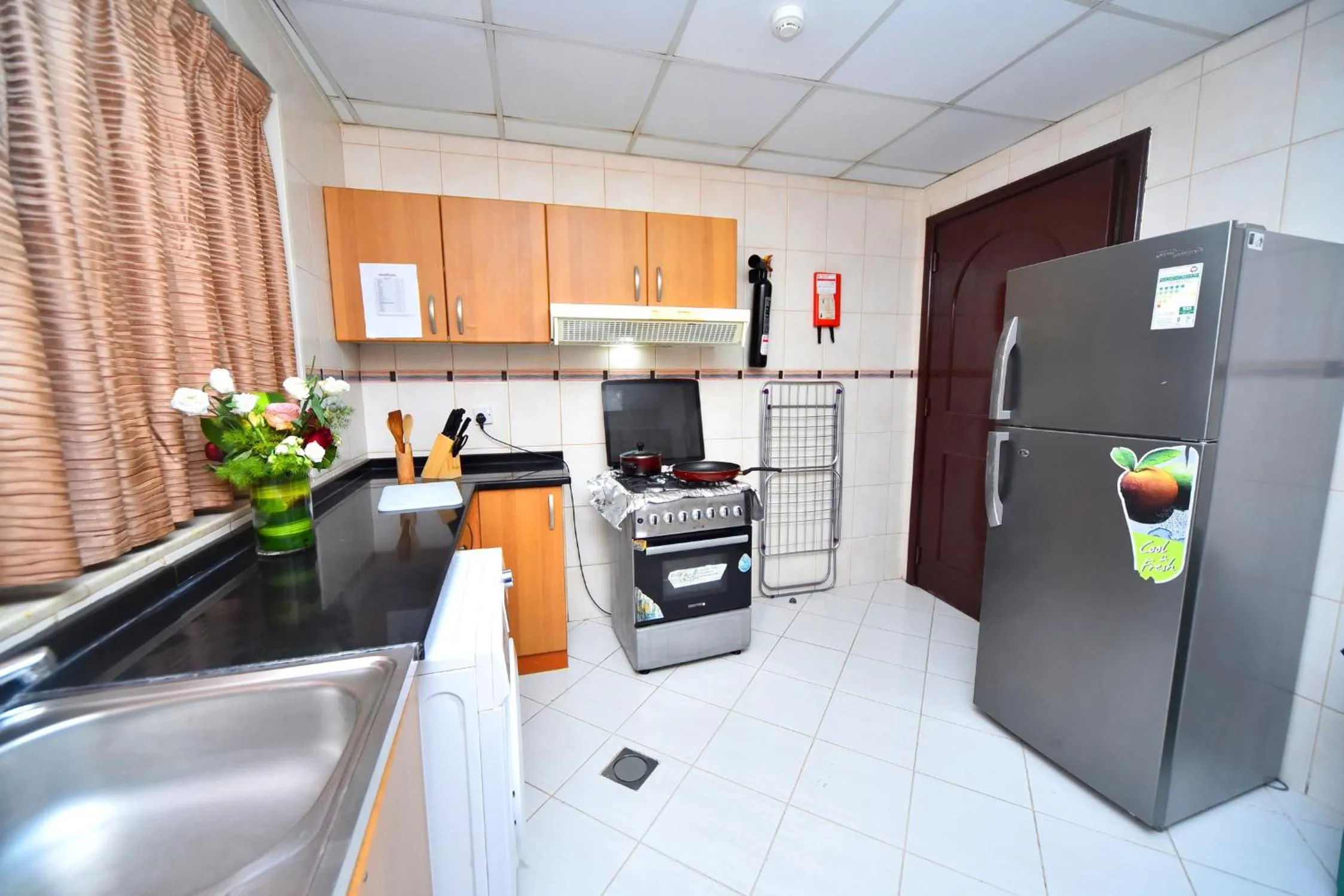 Kitchen or kitchenette in Emirates Stars Hotel Apartments Sharjah