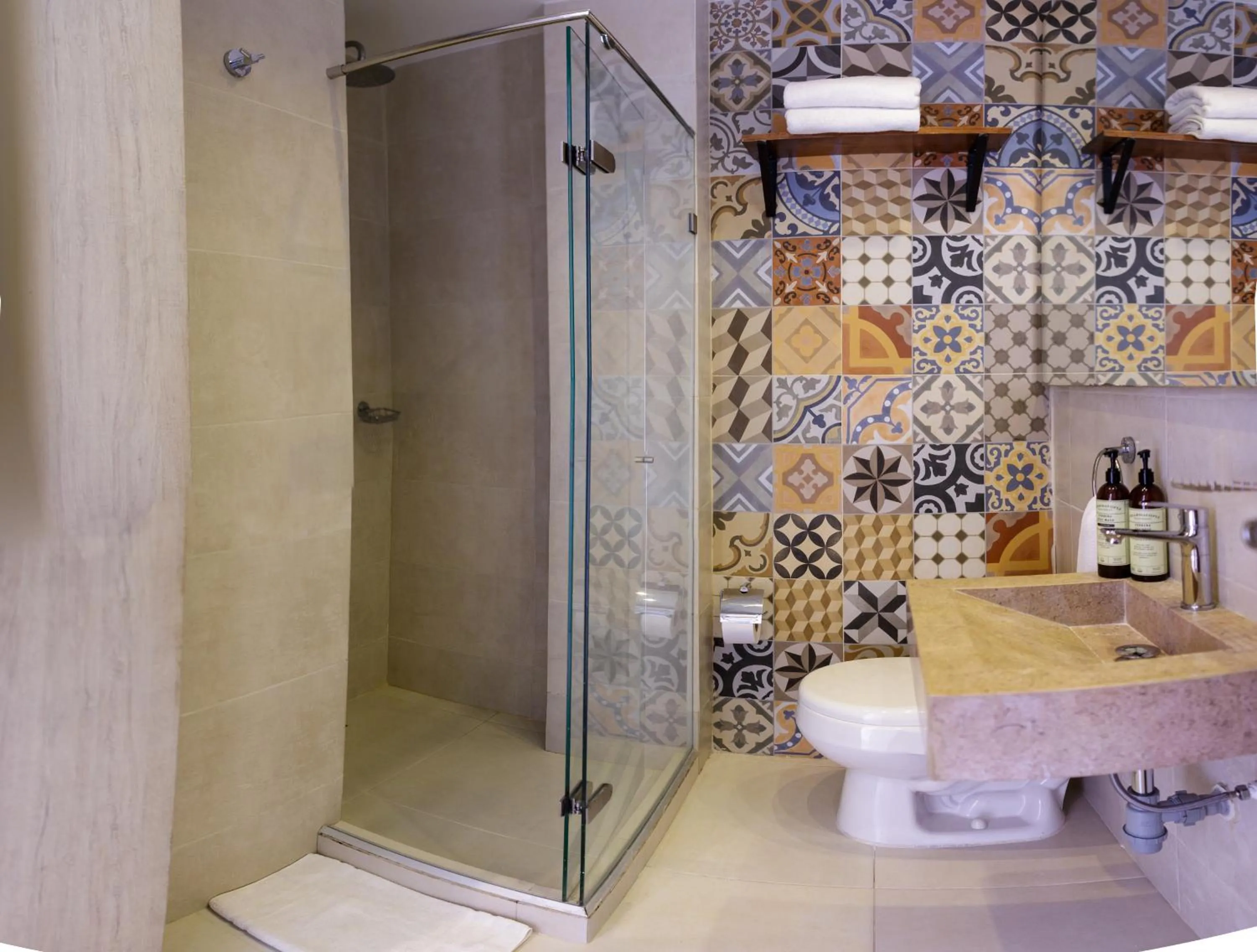 Shower in Ganem Suites Cartagena