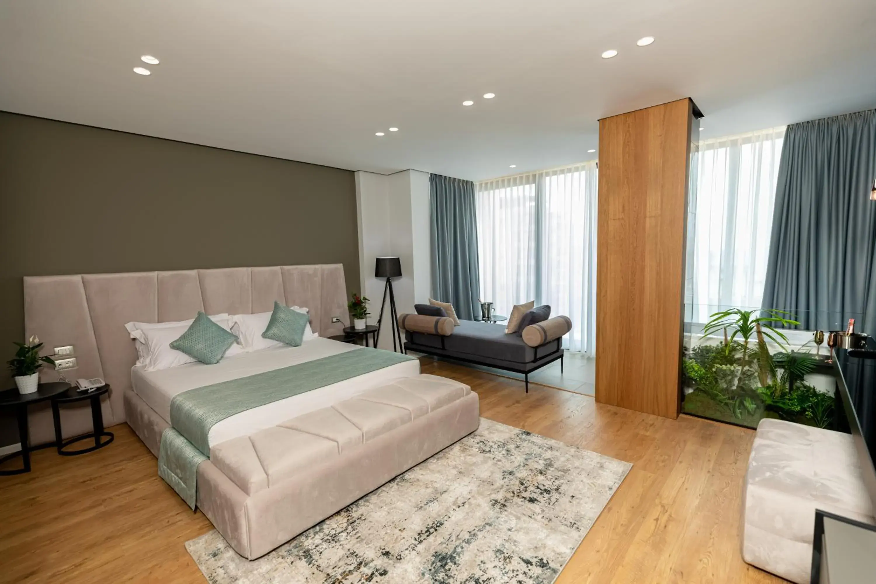 Suite with Hot Tub in Ames Hotel & SPA Suite with Hot Tub in Ames Hotel & SPA