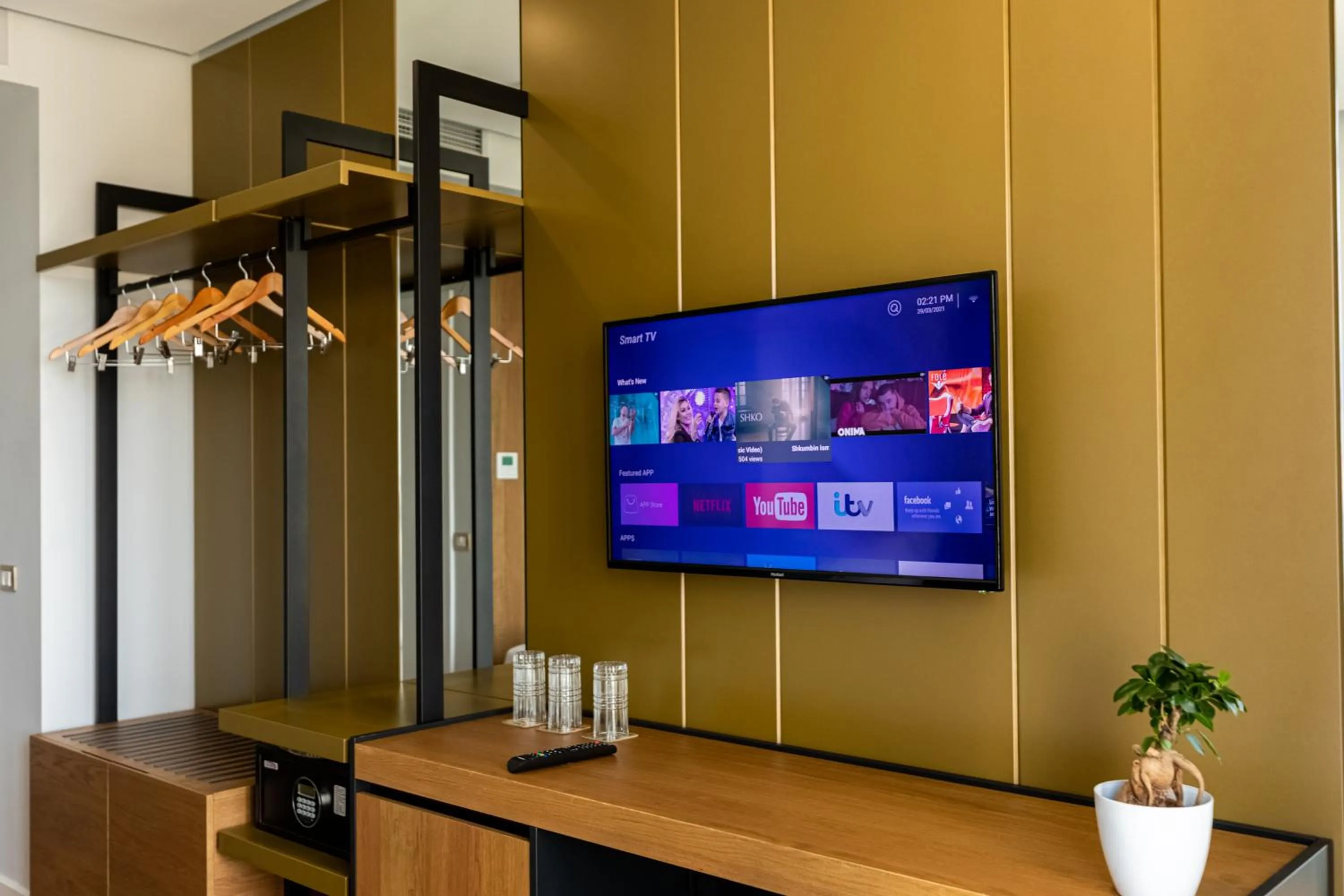 TV and multimedia in Ames Hotel & SPA