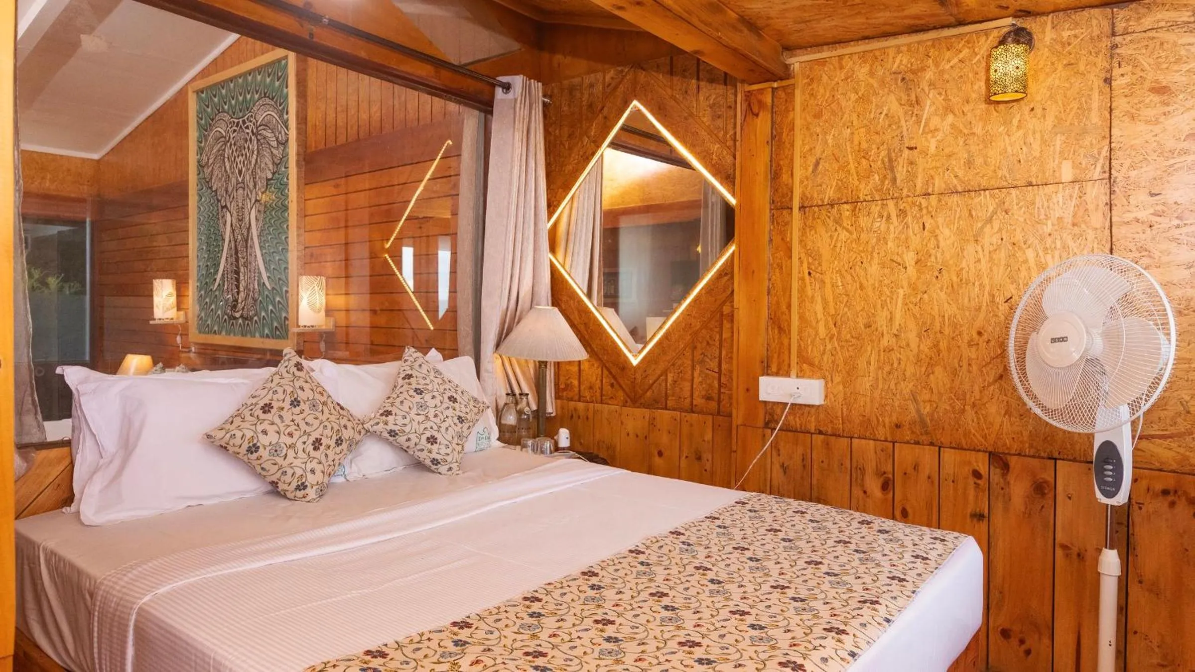 Photo of the whole room, Bed in De Rock Jungle Living Resort