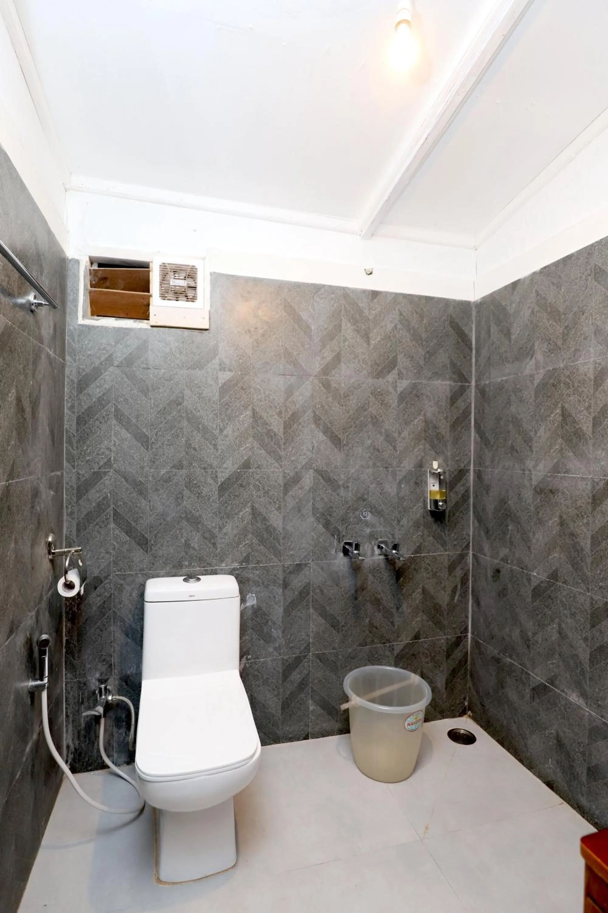 Shower in De Rock Jungle Living Resort