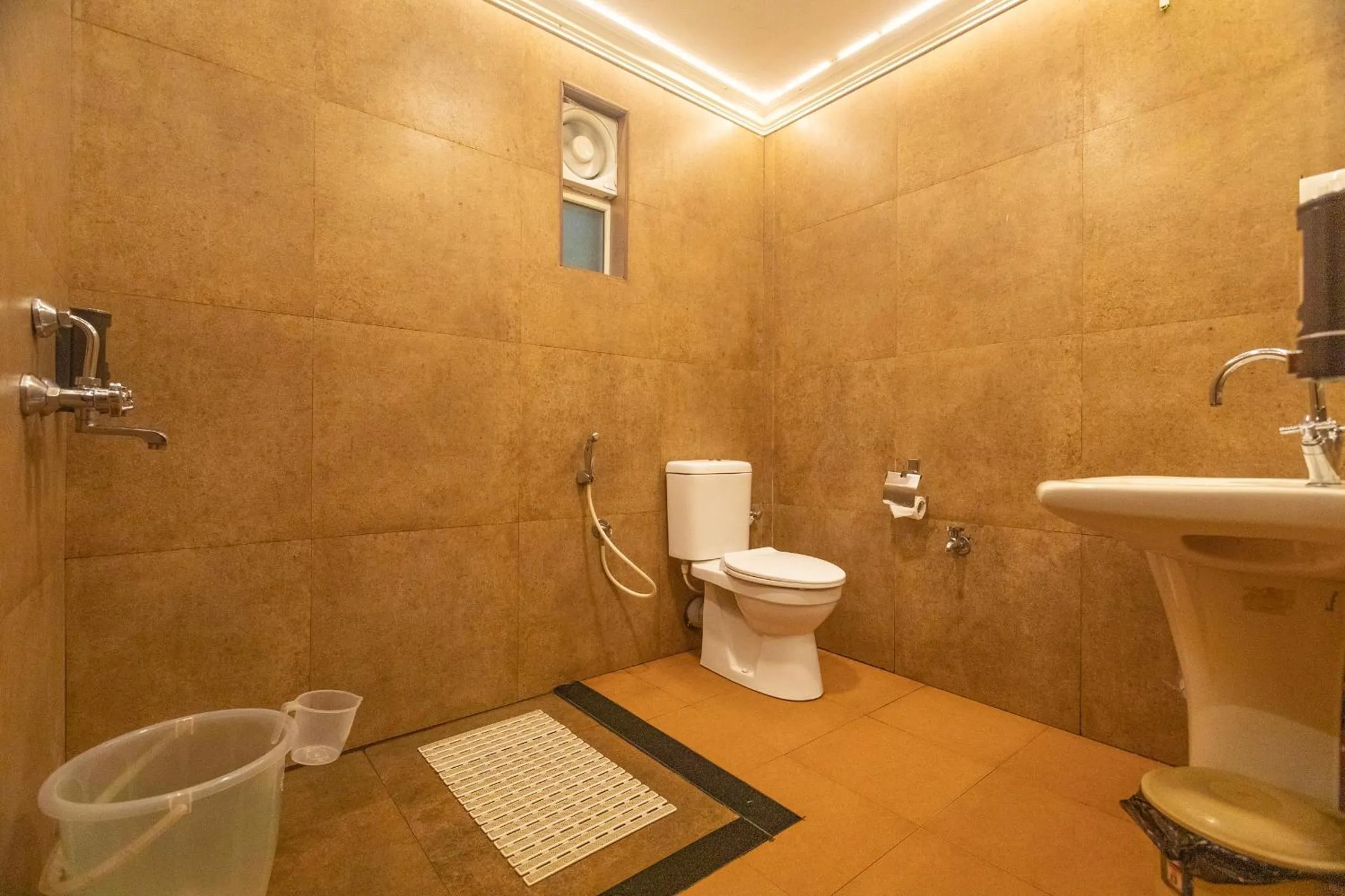 Shower in De Rock Jungle Living Resort