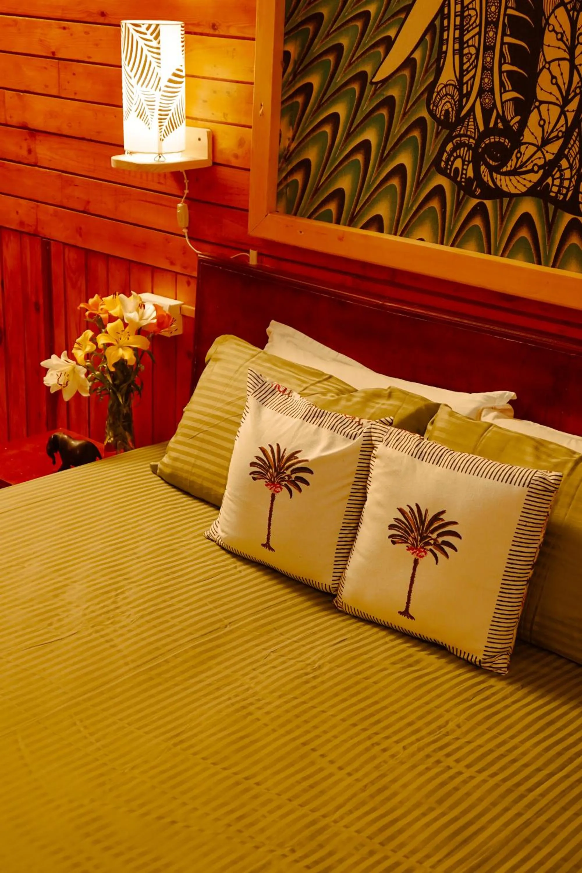 Bed in De Rock Jungle Living Resort