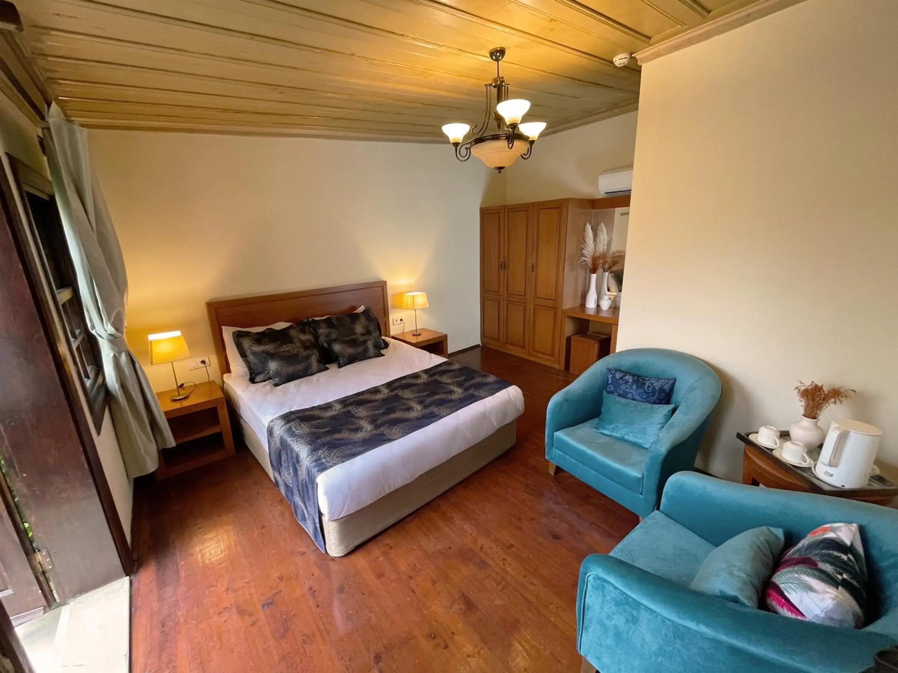 Double Room with Balcony in Hotel Mille Kaleiçi Double Room with Balcony in Hotel Mille Kaleiçi