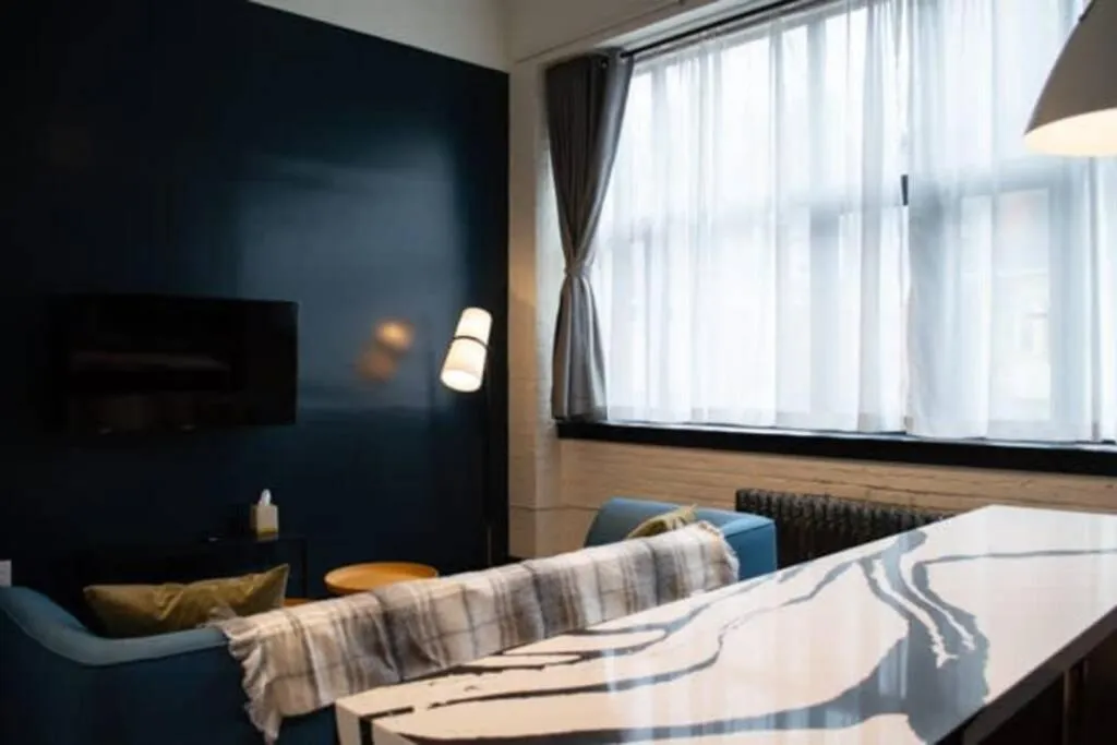 Living room, Bed in 3E - *Renovated* 3 min to Hillman Cancer Center Sleeps 6