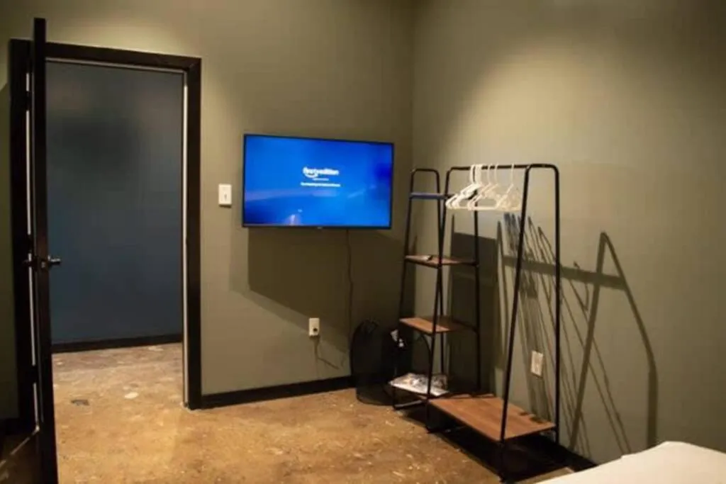 Bedroom, Bed in 3E - *Renovated* 3 min to Hillman Cancer Center Sleeps 6