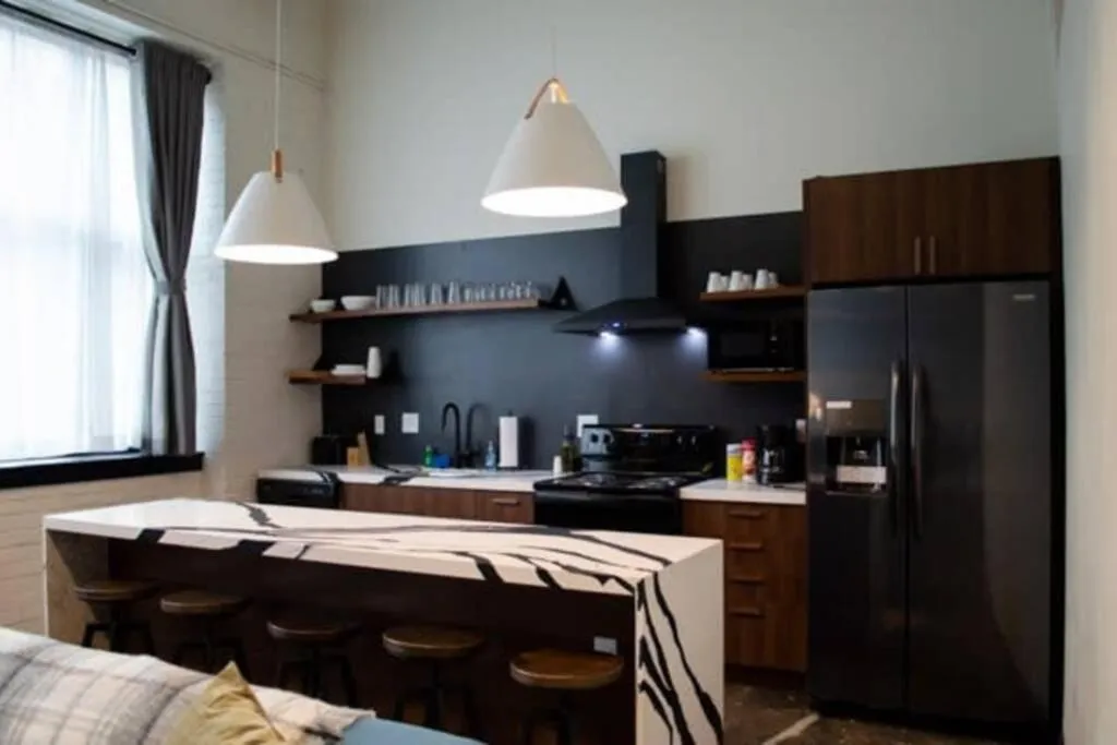 Kitchen or kitchenette in 3E - *Renovated* 3 min to Hillman Cancer Center Sleeps 6