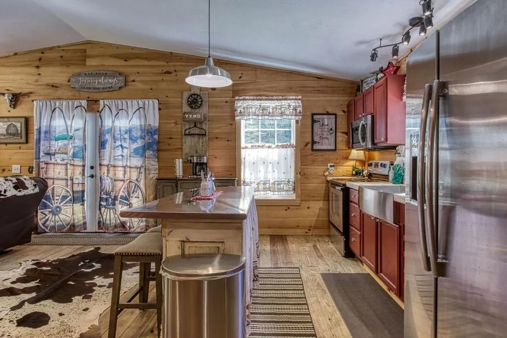 The Barn, Hot Tub, WIFI, 560 FREE tickets each paid day