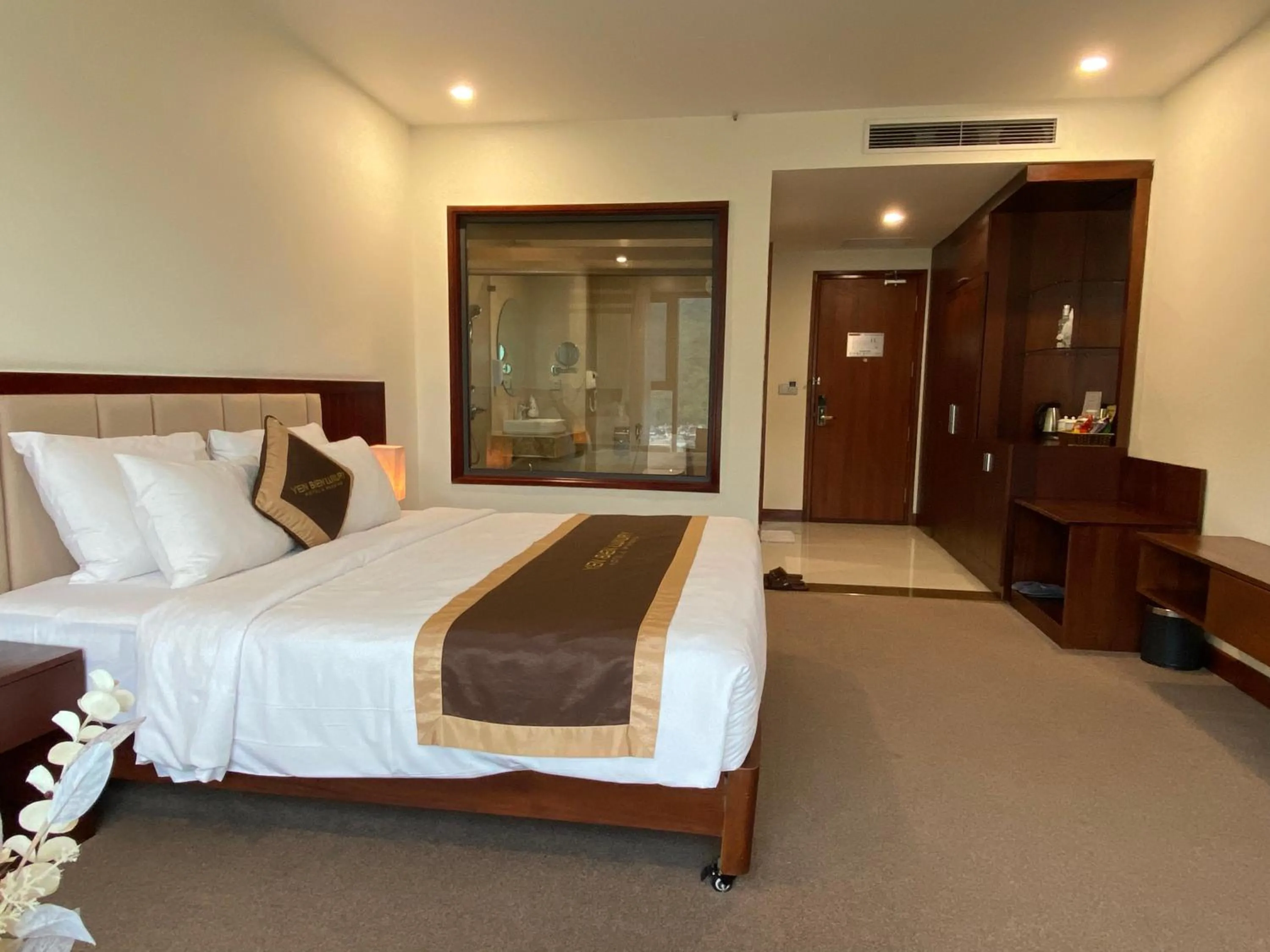 Bed in YEN BIEN LUXURY HOTEL