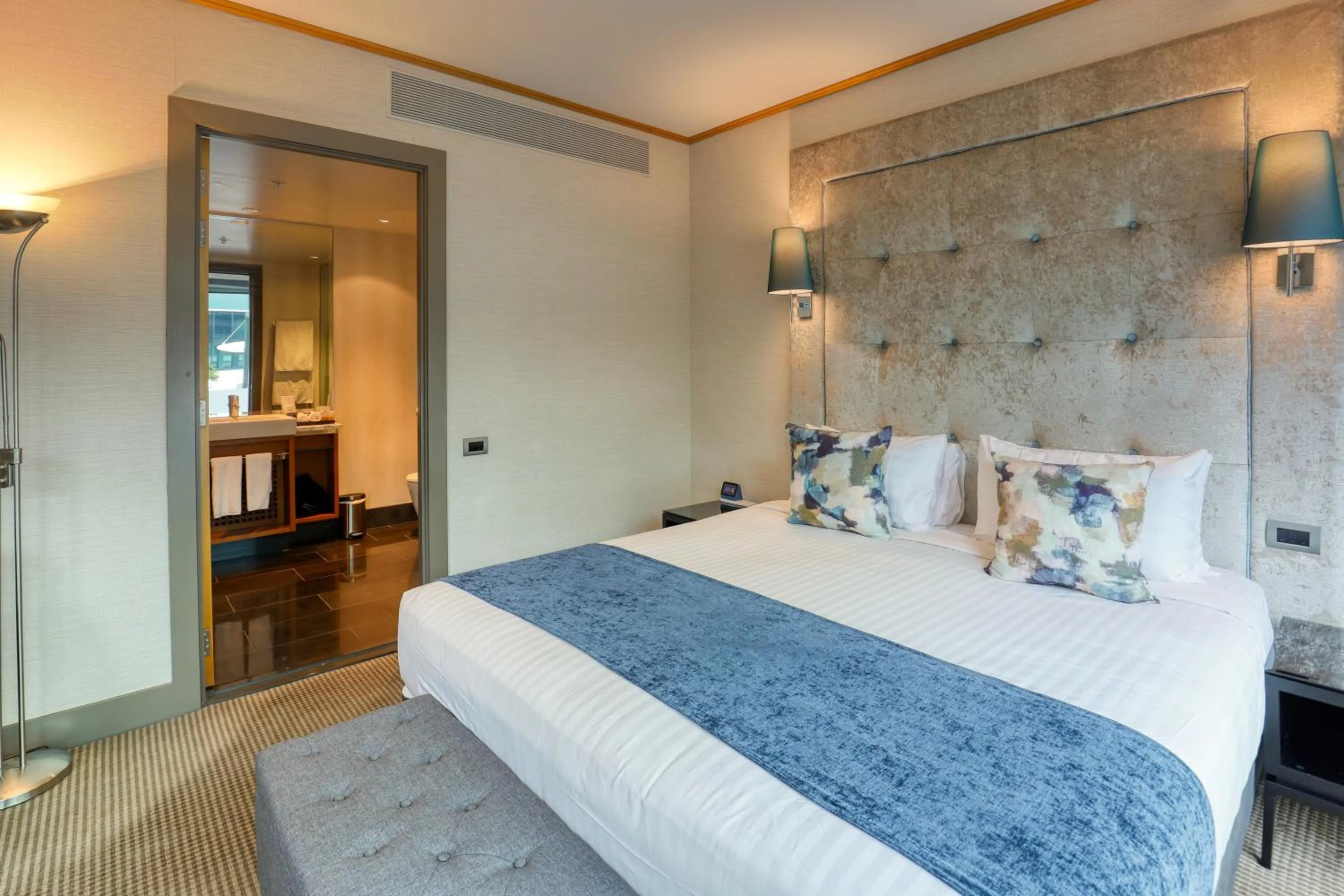 Bedroom, Bed in Marsden Viaduct