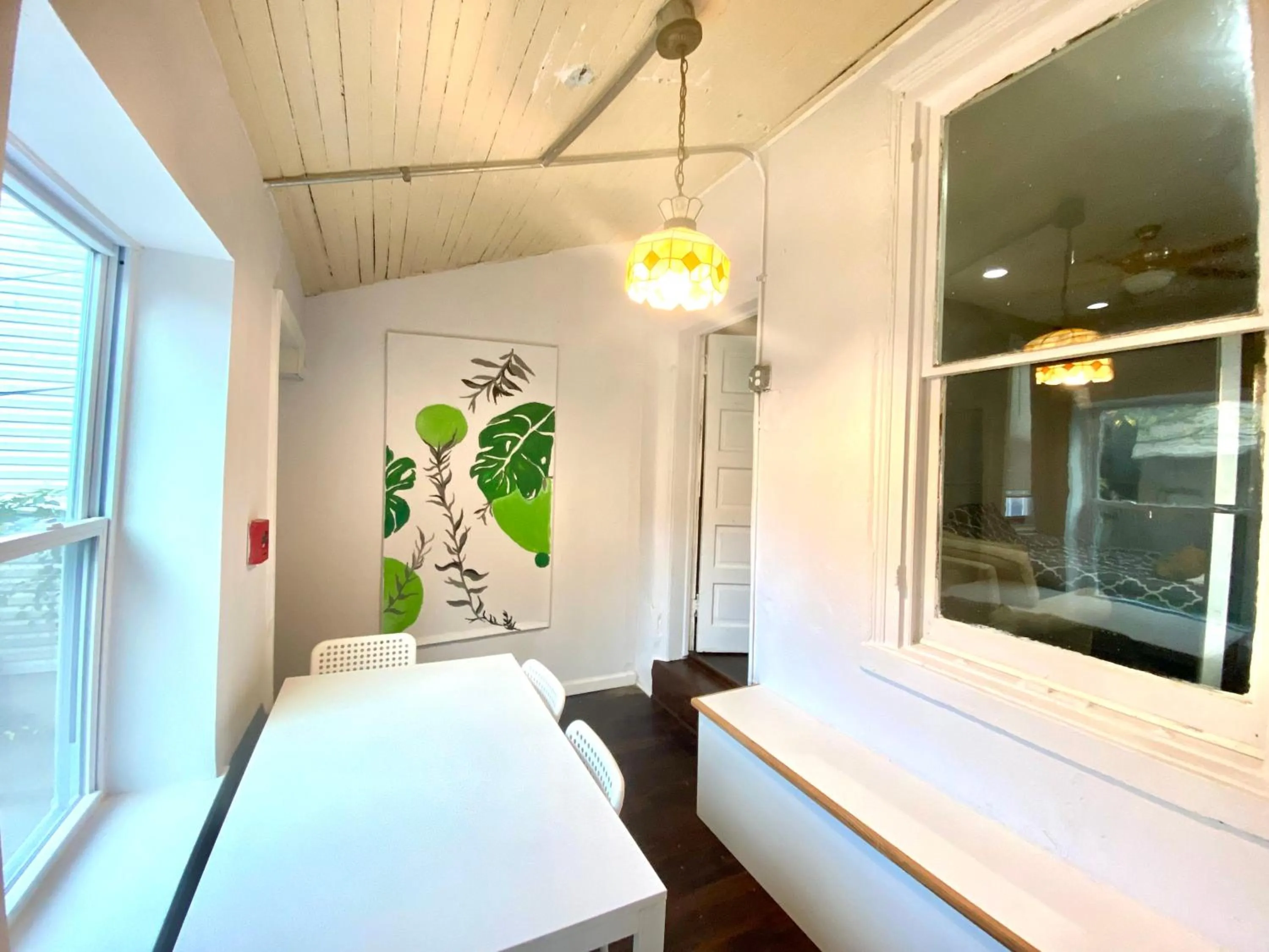 Dining area, Bed in Legacy - Spring Garden University City