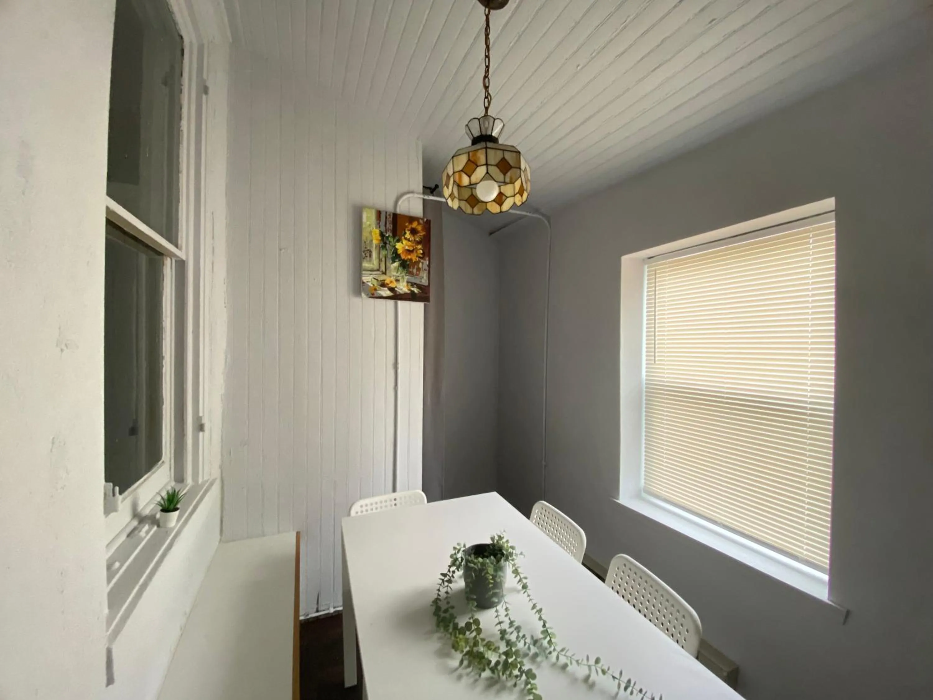 Dining area, Bed in Legacy - Spring Garden University City