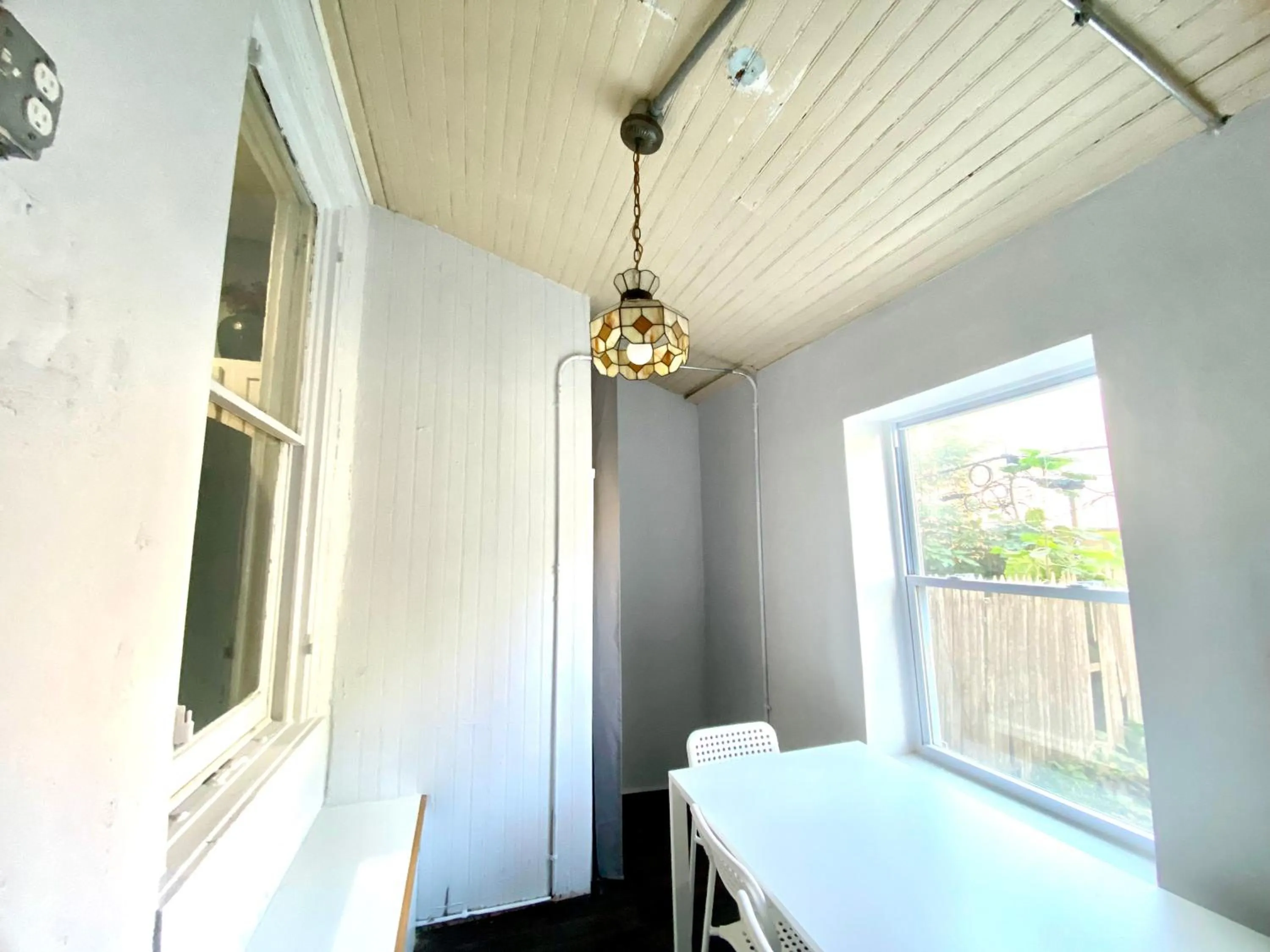 Dining area, Bed in Legacy - Spring Garden University City