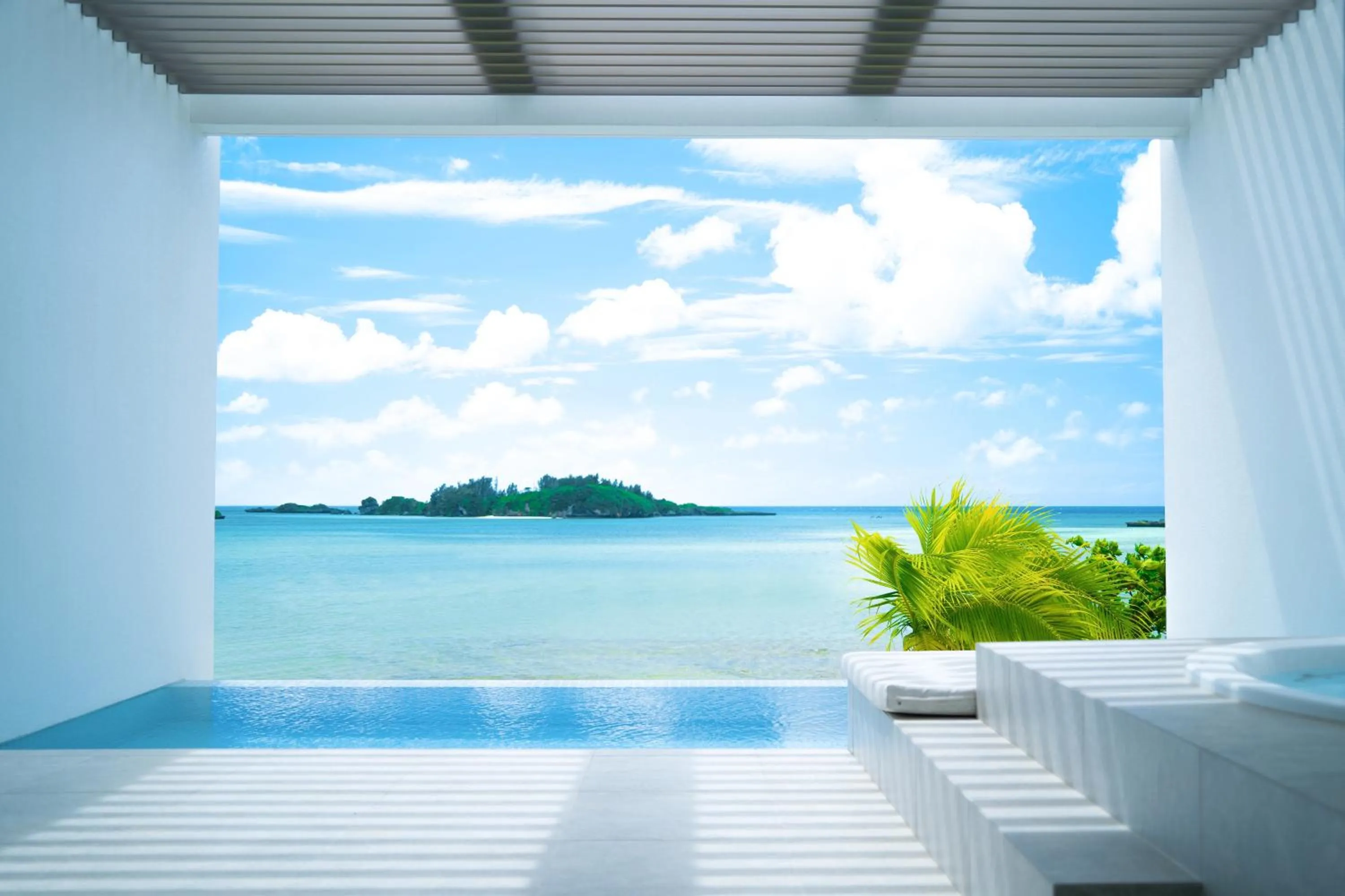 Sea view in Villa VALIOSA ON THE BEACH