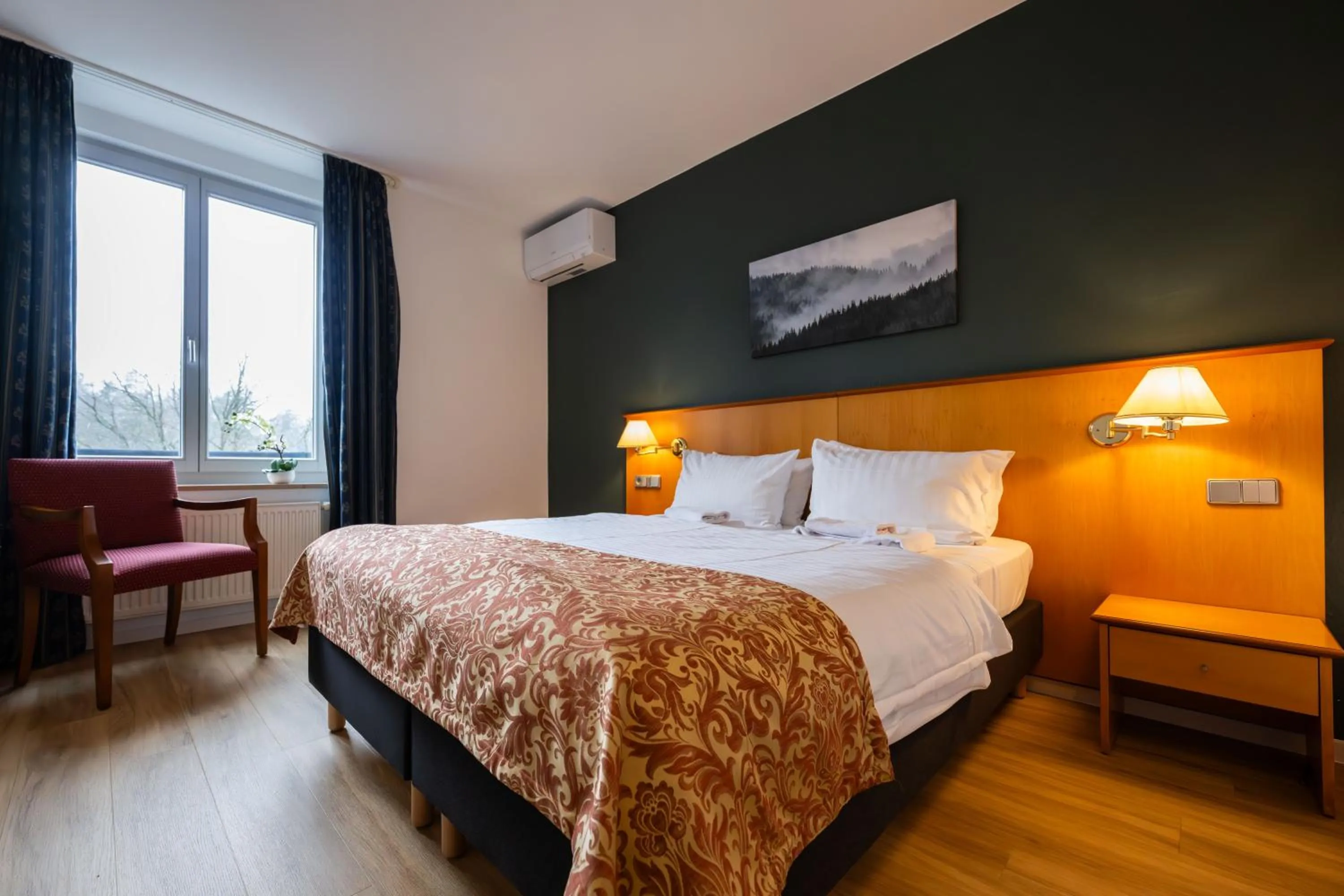 Photo of the whole room, Bed in Parkhotel Hohnstein by STEIGER Hotels