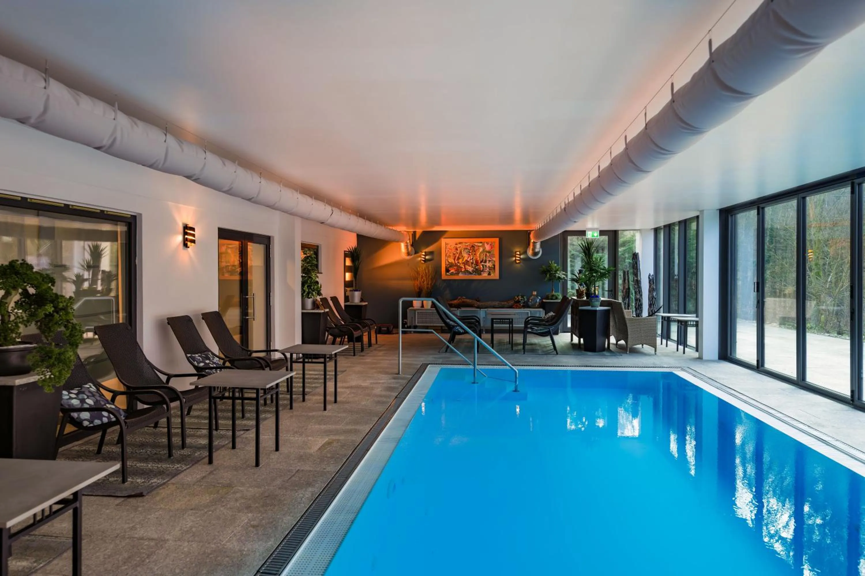 Swimming pool in Parkhotel Hohnstein by STEIGER Hotels