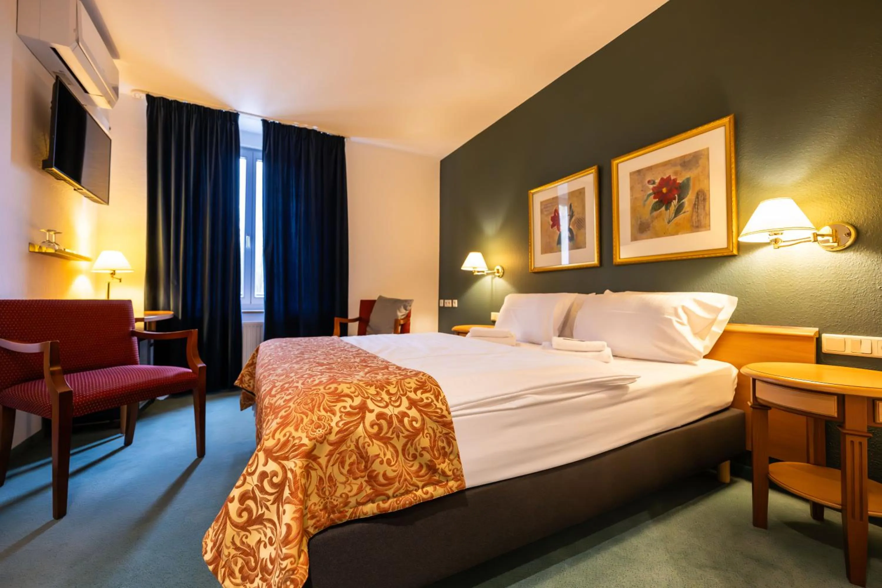 Photo of the whole room, Bed in Parkhotel Hohnstein by STEIGER Hotels
