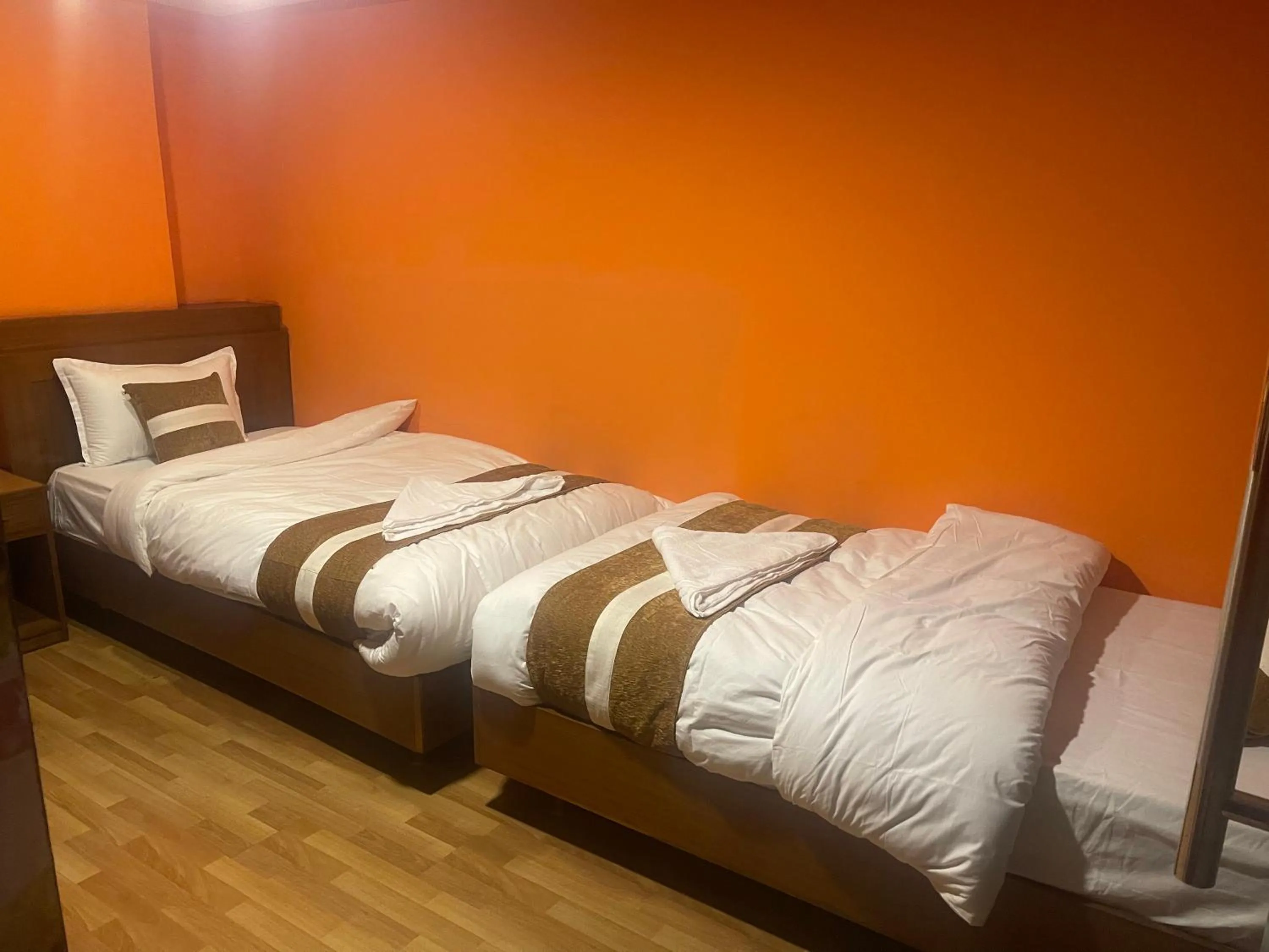 Photo of the whole room in Harry's Home