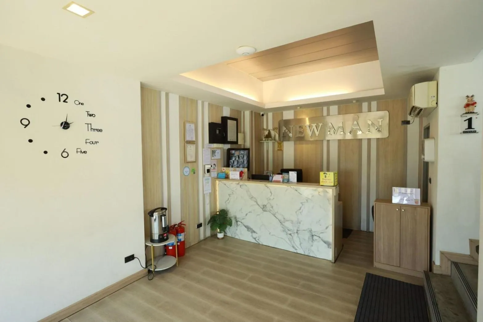 Lobby or reception in Newman hotel