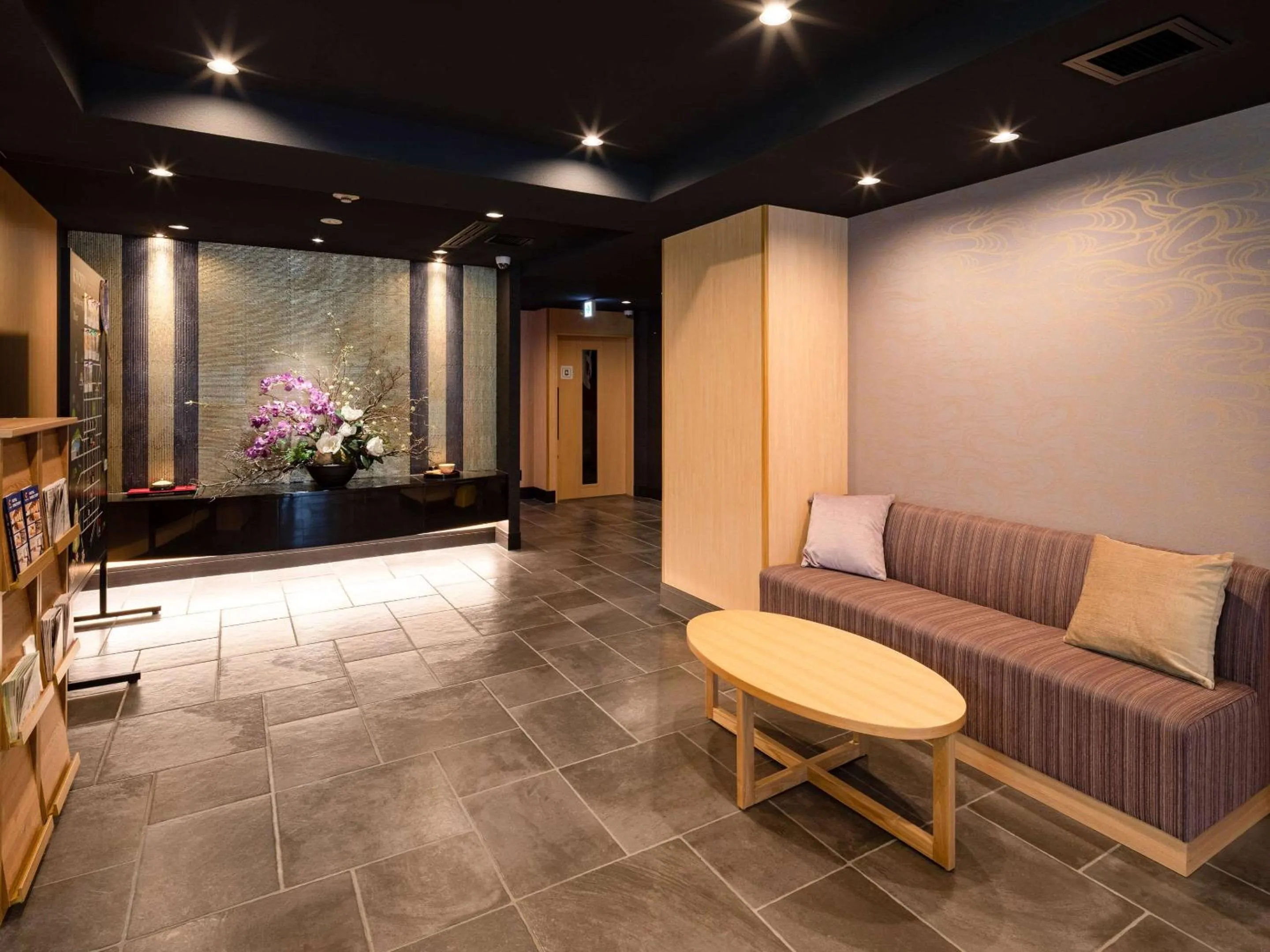 Lobby or reception in Comfort Inn Kyoto Shijokarasuma