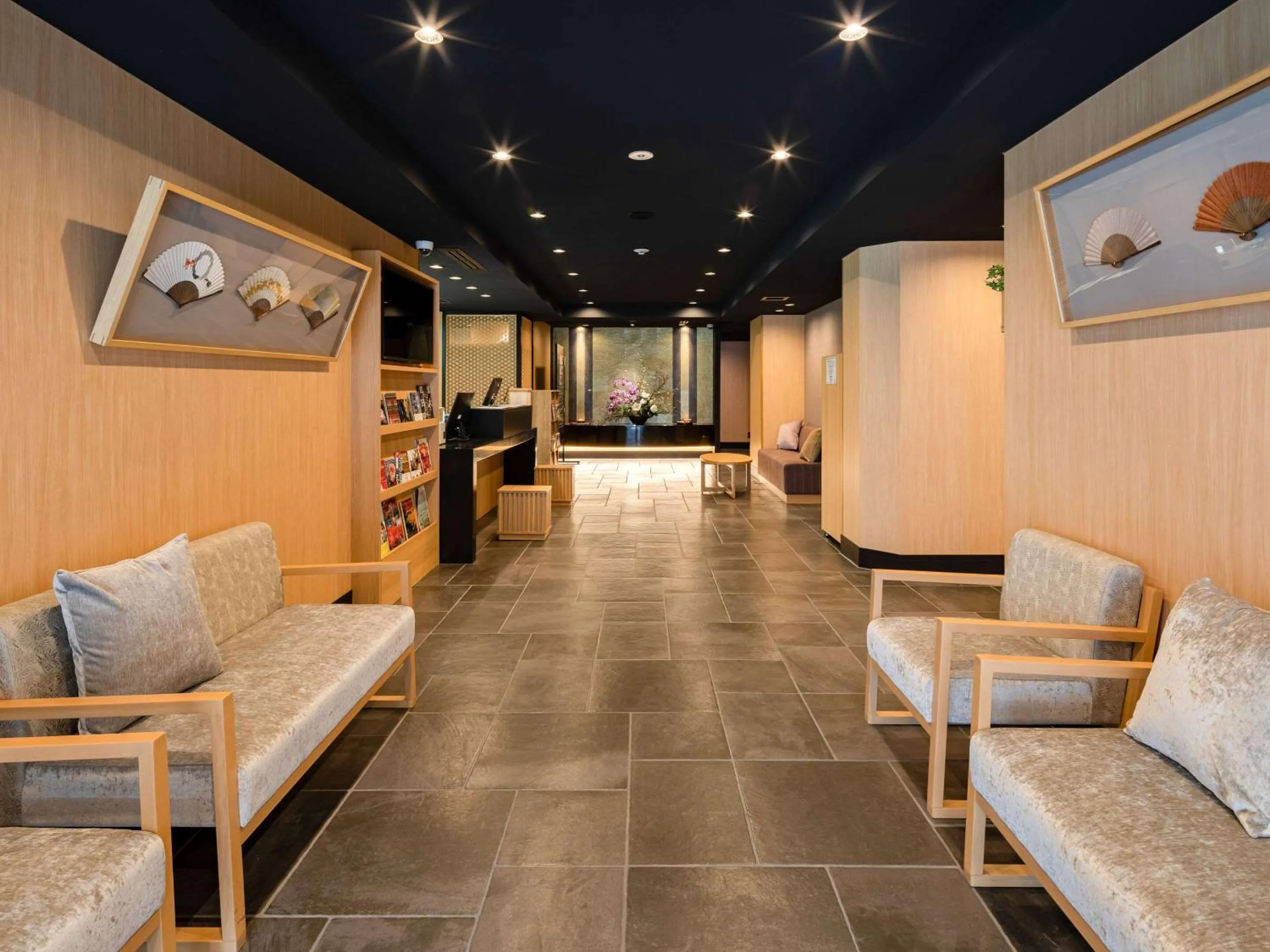 Lobby or reception in Comfort Inn Kyoto Shijokarasuma