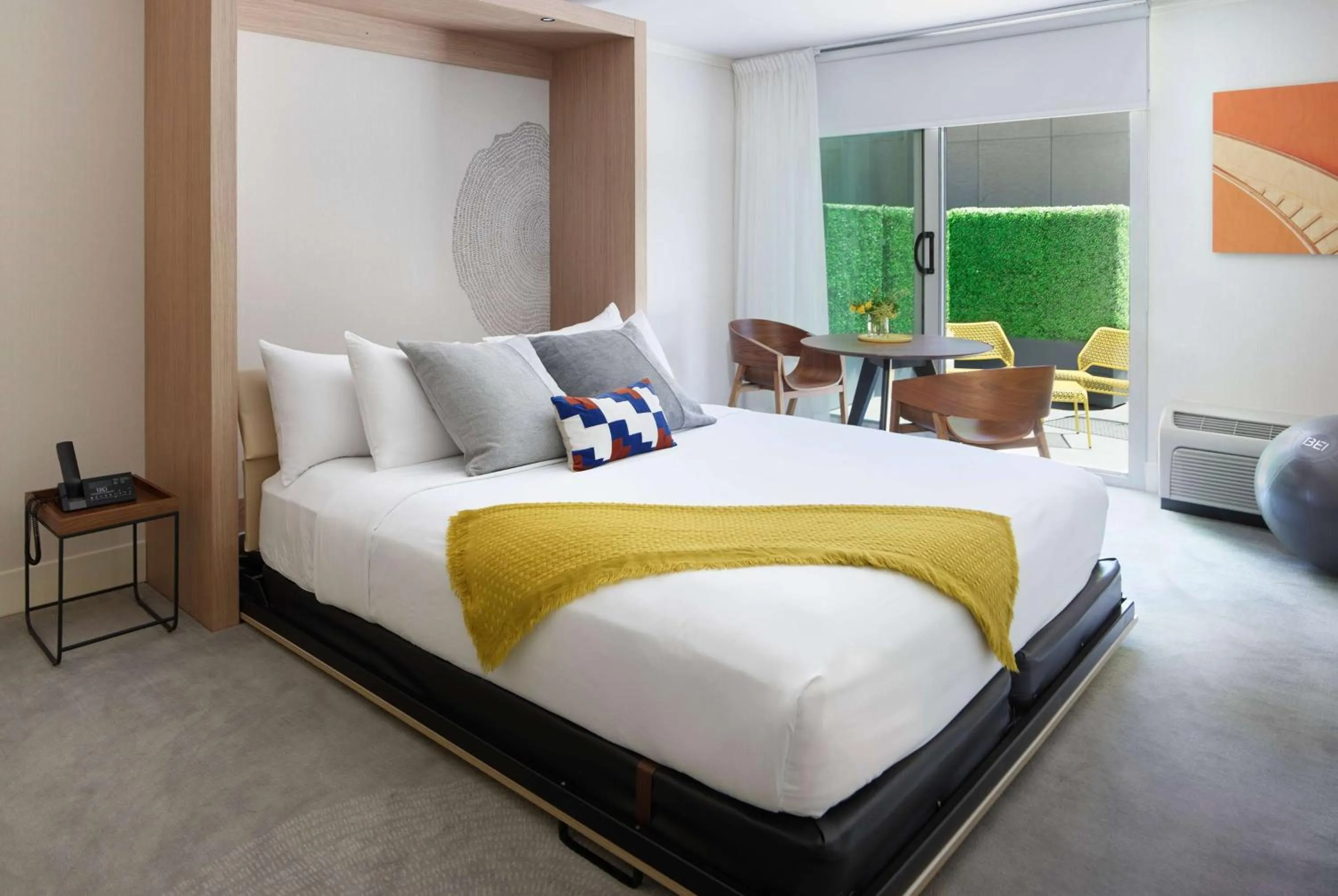 Photo of the whole room, Bed in BEI San Francisco, Trademark Collection by Wyndham