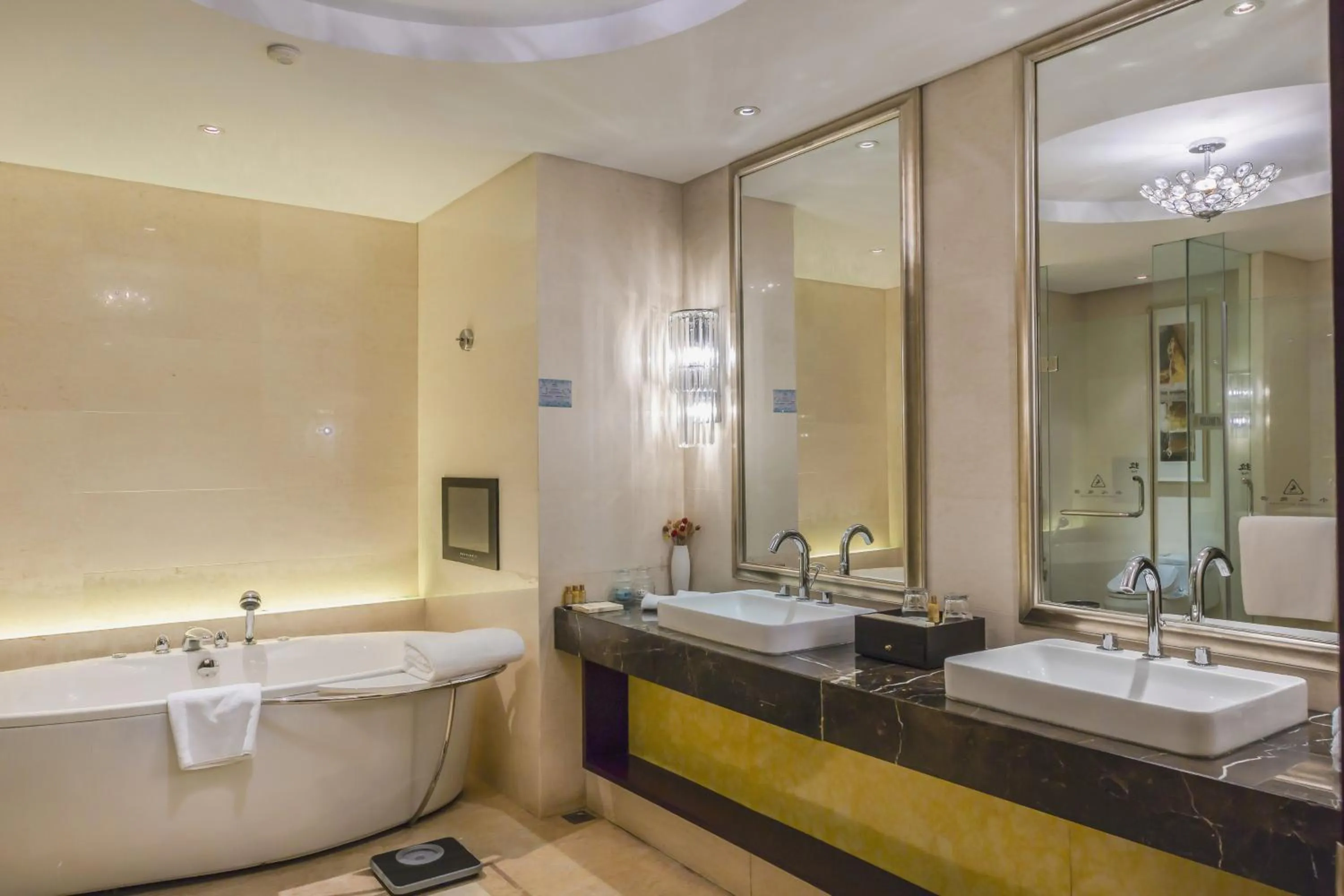 Wyndham Xinyang Downtown