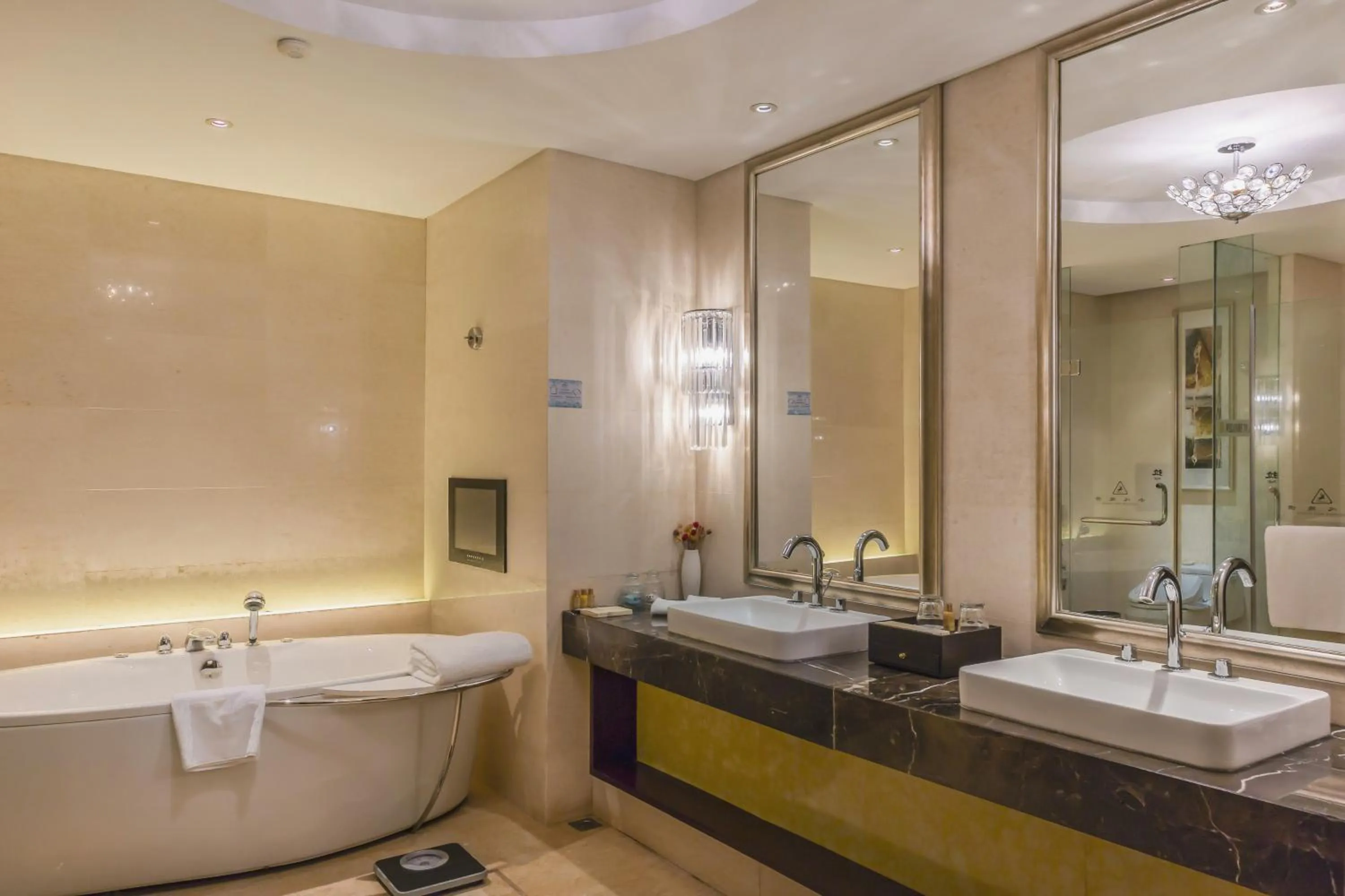 Wyndham Xinyang Downtown